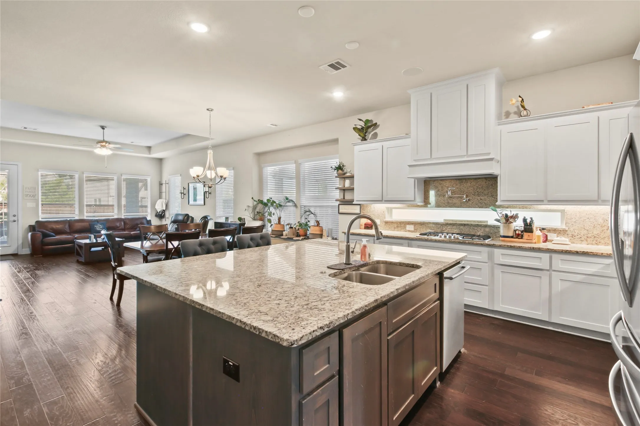 Single Family Residence For Sale in Dallas County , 12505 Amesbury Way, Farmers Branch, Texas 75234, 3 Bedroom, 3 Bathroom, 2 Garage spaces, 2,311 Sqft, built in 2019, mls#21366877, Real Estate Agent in Farmers Branch, Homes For Sale in Dallas county, Homes For Sale in Farmers Branch, Realtor in Farmers Branch Texas, Real Estate Brokerage Independent Realty Texas, Luminita Cordes Realtor