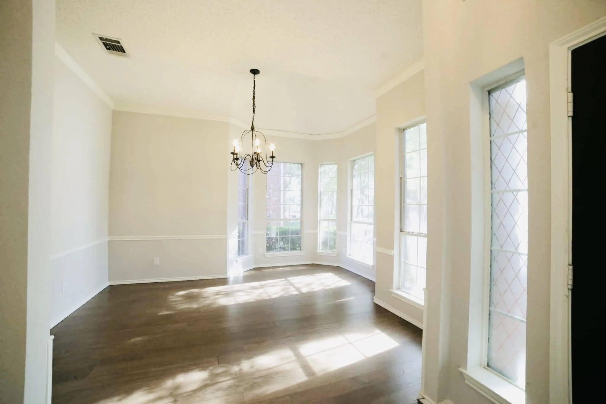 Single Family Residence For Sale in Collin County , 3114 Stonehenge Drive, Richardson, Texas 75082, 4 Bedroom, 3 Bathroom, 2 Garage spaces, 2,668 Sqft, built in 1993, mls#21358504, Real Estate Agent in Richardson, Homes For Sale in Collin county, Homes For Sale in Richardson, Realtor in Richardson Texas, Real Estate Brokerage Independent Realty Texas, Luminita Cordes Realtor