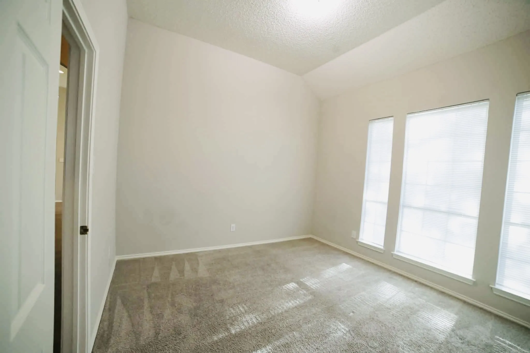 Single Family Residence For Sale in Collin County , 3114 Stonehenge Drive, Richardson, Texas 75082, 4 Bedroom, 3 Bathroom, 2 Garage spaces, 2,668 Sqft, built in 1993, mls#21358504, Real Estate Agent in Richardson, Homes For Sale in Collin county, Homes For Sale in Richardson, Realtor in Richardson Texas, Real Estate Brokerage Independent Realty Texas, Luminita Cordes Realtor