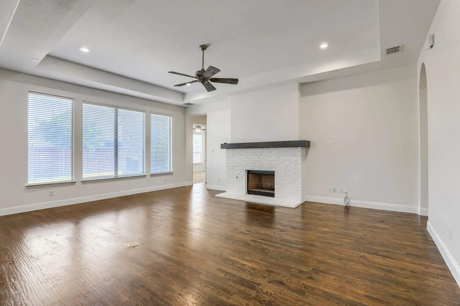 Single Family Residence For Sale in Collin County , 1649 Olive Avenue, Celina, Texas 75009, 3 Bedroom, 3 Bathroom, 2 Garage spaces, 2,688 Sqft, built in 2016, mls#21366395, Real Estate Agent in Celina, Homes For Sale in Collin county, Homes For Sale in Celina, Realtor in Celina Texas, Real Estate Brokerage Independent Realty Texas, Luminita Cordes Realtor