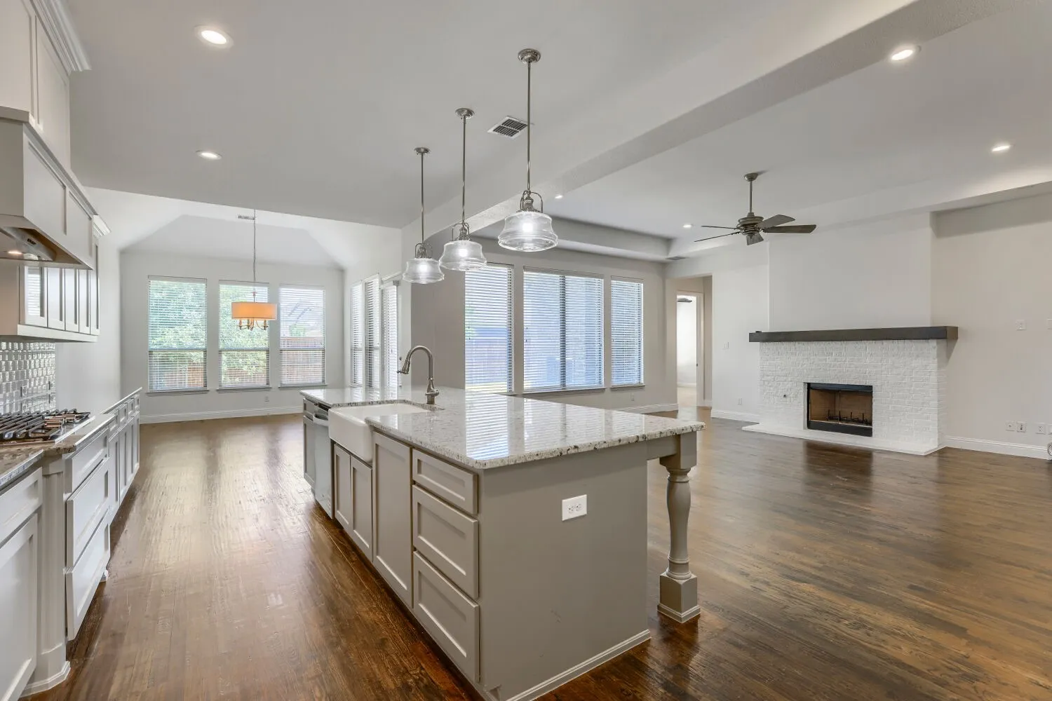 Single Family Residence For Sale in Collin County , 1649 Olive Avenue, Celina, Texas 75009, 3 Bedroom, 3 Bathroom, 2 Garage spaces, 2,688 Sqft, built in 2016, mls#21366395, Real Estate Agent in Celina, Homes For Sale in Collin county, Homes For Sale in Celina, Realtor in Celina Texas, Real Estate Brokerage Independent Realty Texas, Luminita Cordes Realtor