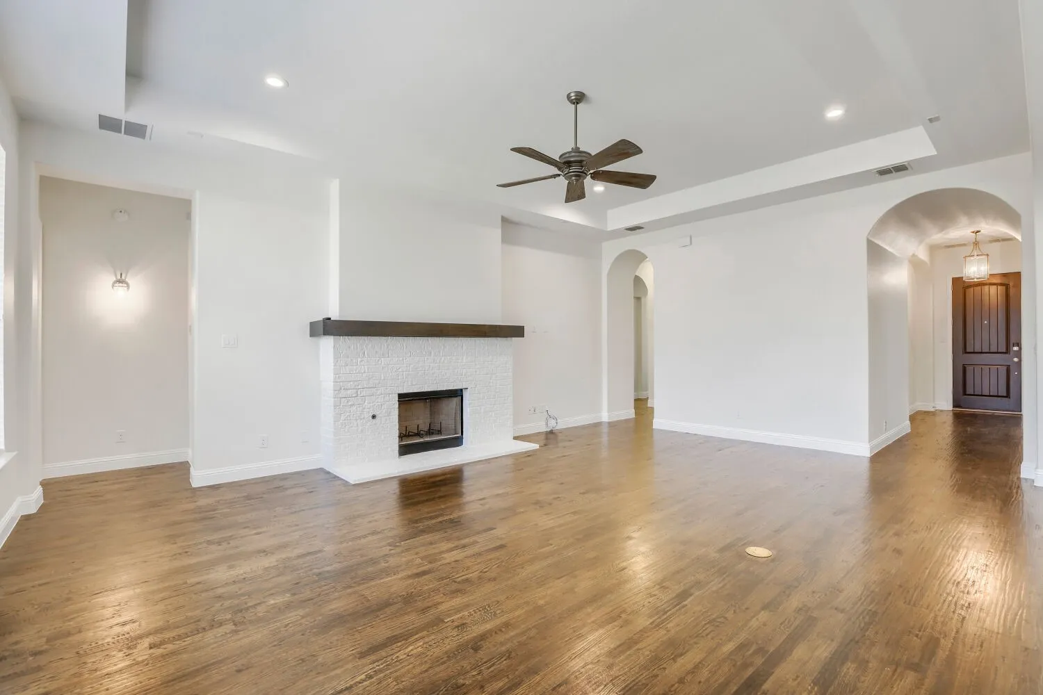 Single Family Residence For Sale in Collin County , 1649 Olive Avenue, Celina, Texas 75009, 3 Bedroom, 3 Bathroom, 2 Garage spaces, 2,688 Sqft, built in 2016, mls#21366395, Real Estate Agent in Celina, Homes For Sale in Collin county, Homes For Sale in Celina, Realtor in Celina Texas, Real Estate Brokerage Independent Realty Texas, Luminita Cordes Realtor