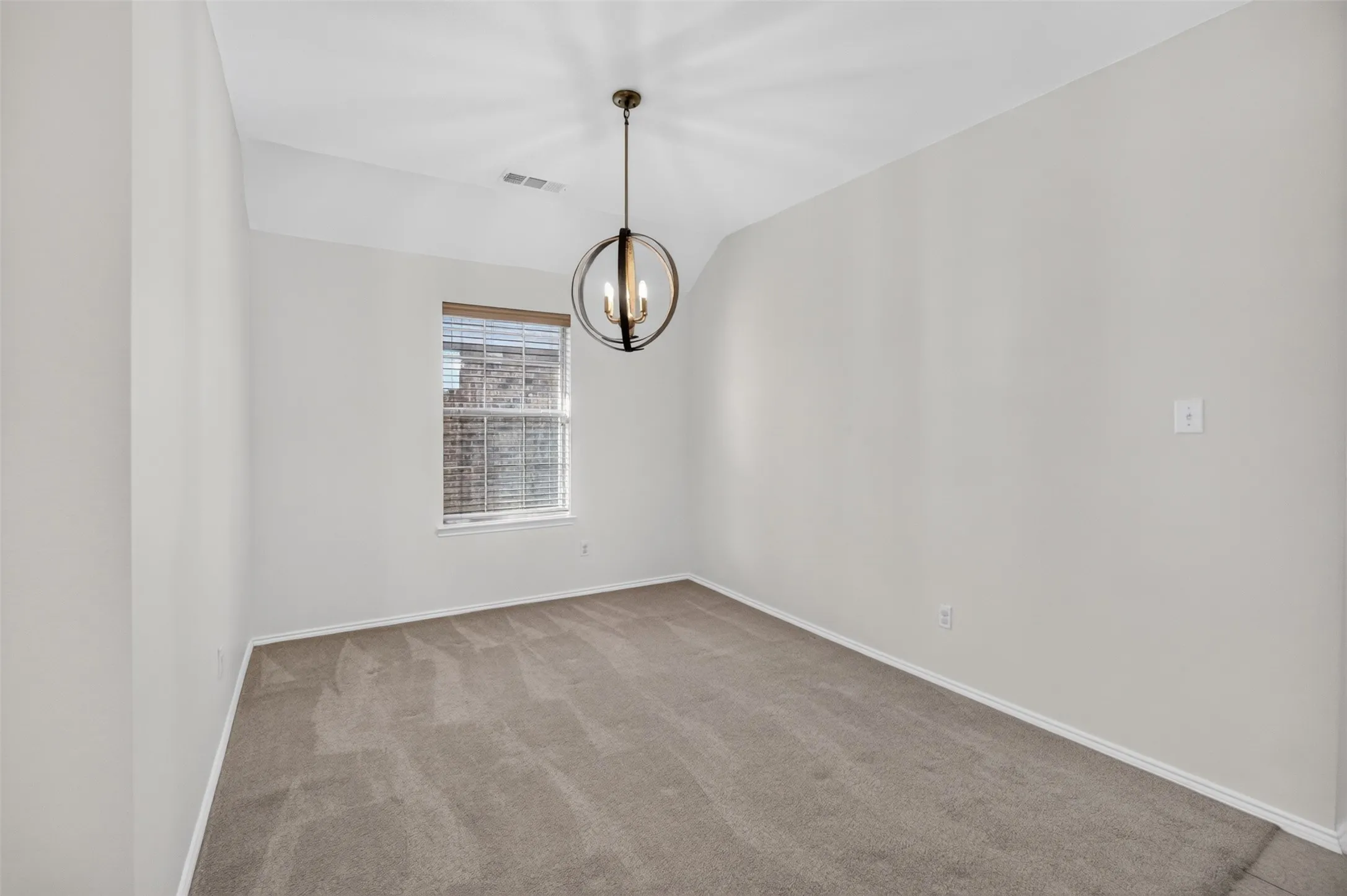 Single Family Residence For Rent in Tarrant County , 5916 Crestview Drive, Grand Prairie, Texas 75052, 4 Bedroom, 2 Bathroom, 2 Garage spaces, 2,235 Sqft, built in 2008, mls#21366889, Real Estate Agent in Grand Prairie, Homes For Rent in Tarrant county, Homes For Rent in Grand Prairie, Realtor in Grand Prairie Texas, Real Estate Brokerage Independent Realty Texas, Luminita Cordes Realtor