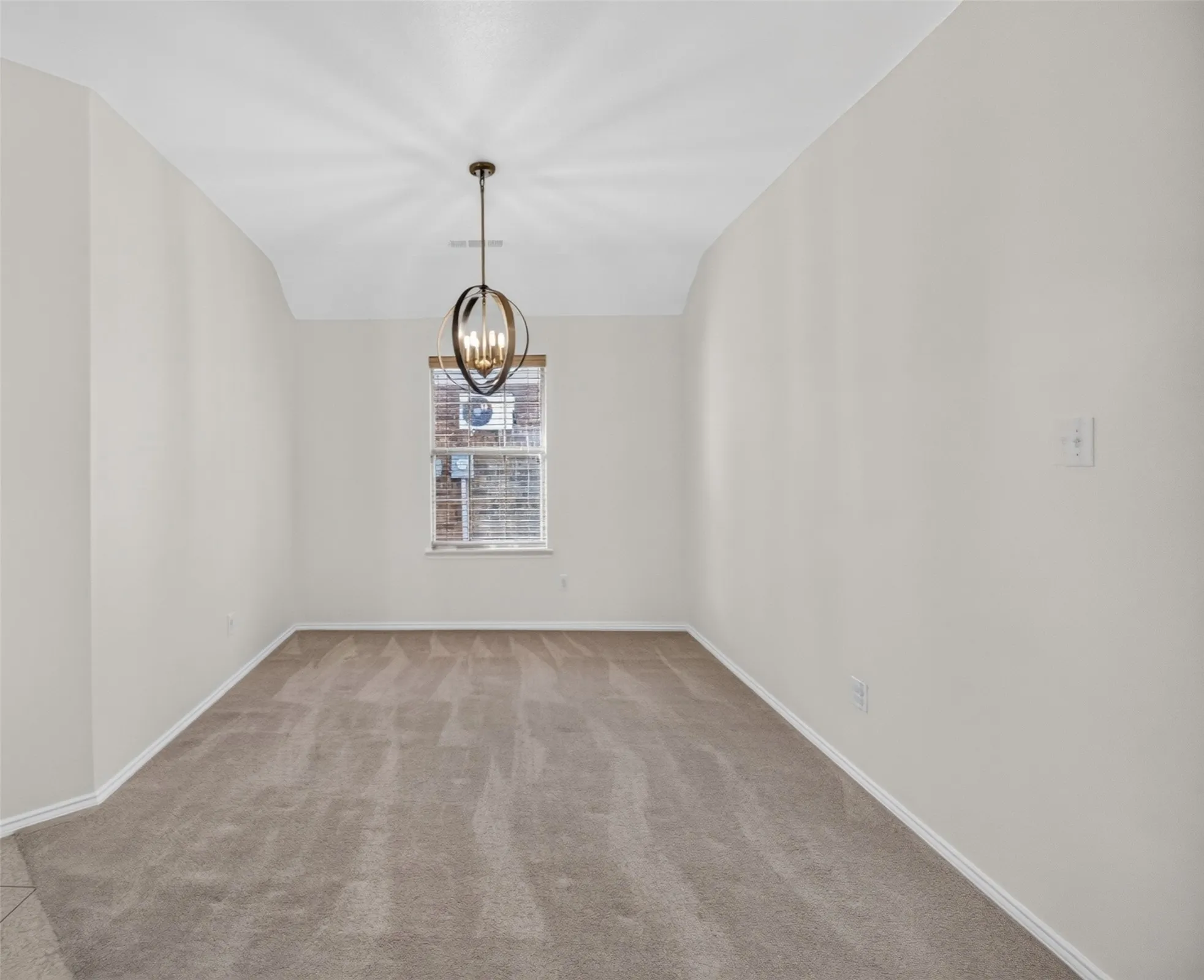 Single Family Residence For Rent in Tarrant County , 5916 Crestview Drive, Grand Prairie, Texas 75052, 4 Bedroom, 2 Bathroom, 2 Garage spaces, 2,235 Sqft, built in 2008, mls#21366889, Real Estate Agent in Grand Prairie, Homes For Rent in Tarrant county, Homes For Rent in Grand Prairie, Realtor in Grand Prairie Texas, Real Estate Brokerage Independent Realty Texas, Luminita Cordes Realtor