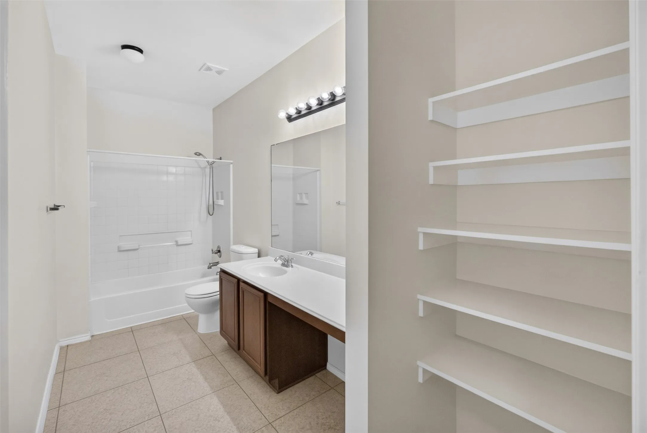 Single Family Residence For Rent in Tarrant County , 5916 Crestview Drive, Grand Prairie, Texas 75052, 4 Bedroom, 2 Bathroom, 2 Garage spaces, 2,235 Sqft, built in 2008, mls#21366889, Real Estate Agent in Grand Prairie, Homes For Rent in Tarrant county, Homes For Rent in Grand Prairie, Realtor in Grand Prairie Texas, Real Estate Brokerage Independent Realty Texas, Luminita Cordes Realtor