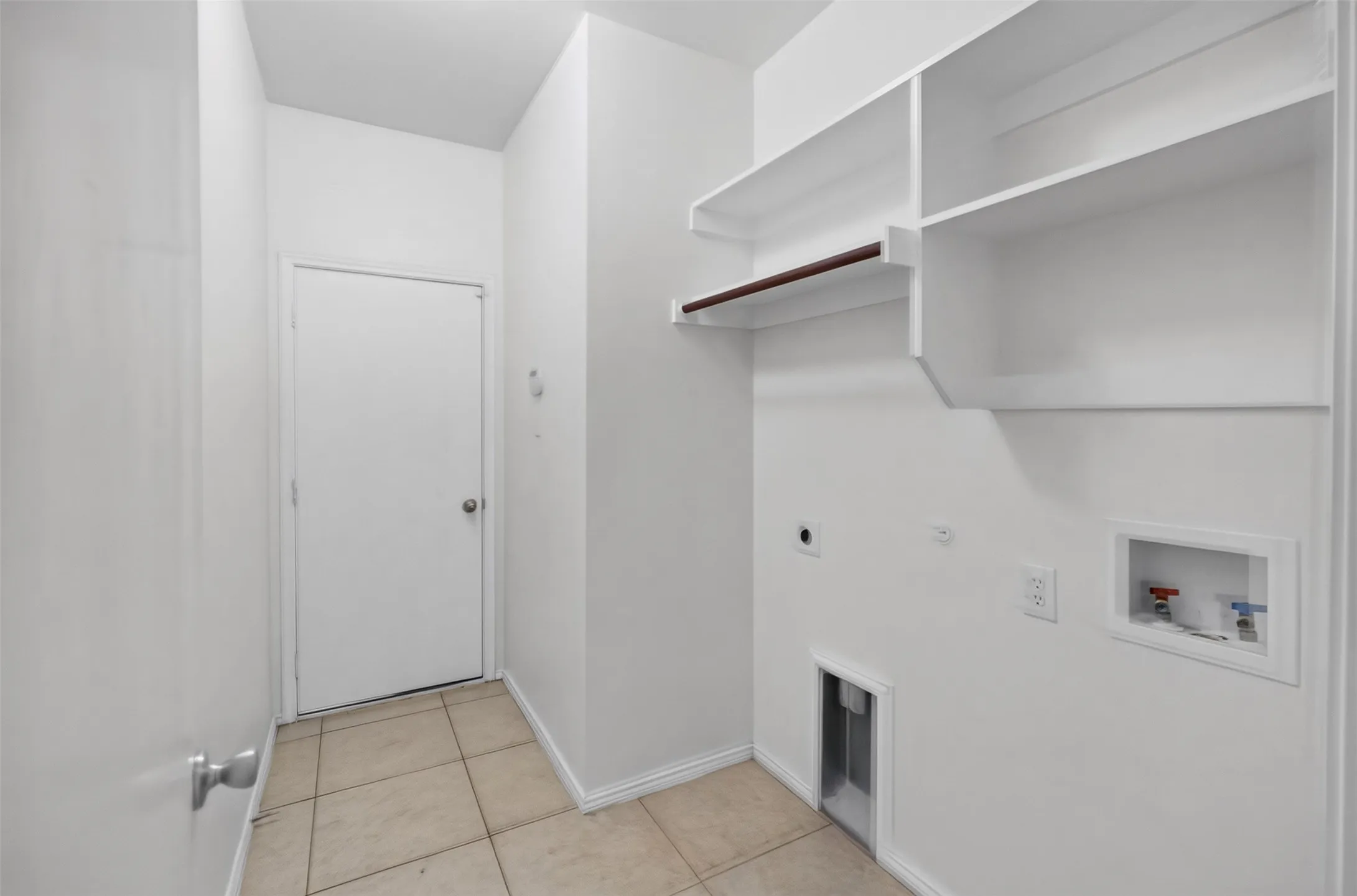 Single Family Residence For Rent in Tarrant County , 5916 Crestview Drive, Grand Prairie, Texas 75052, 4 Bedroom, 2 Bathroom, 2 Garage spaces, 2,235 Sqft, built in 2008, mls#21366889, Real Estate Agent in Grand Prairie, Homes For Rent in Tarrant county, Homes For Rent in Grand Prairie, Realtor in Grand Prairie Texas, Real Estate Brokerage Independent Realty Texas, Luminita Cordes Realtor