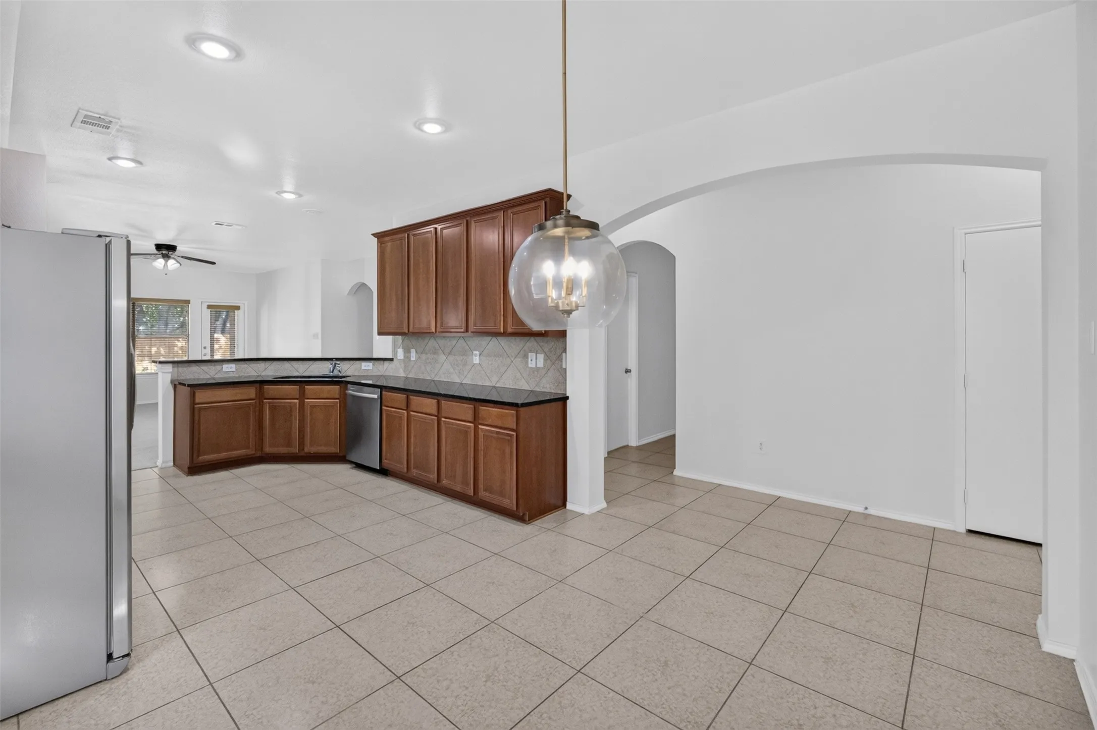 Single Family Residence For Rent in Tarrant County , 5916 Crestview Drive, Grand Prairie, Texas 75052, 4 Bedroom, 2 Bathroom, 2 Garage spaces, 2,235 Sqft, built in 2008, mls#21366889, Real Estate Agent in Grand Prairie, Homes For Rent in Tarrant county, Homes For Rent in Grand Prairie, Realtor in Grand Prairie Texas, Real Estate Brokerage Independent Realty Texas, Luminita Cordes Realtor