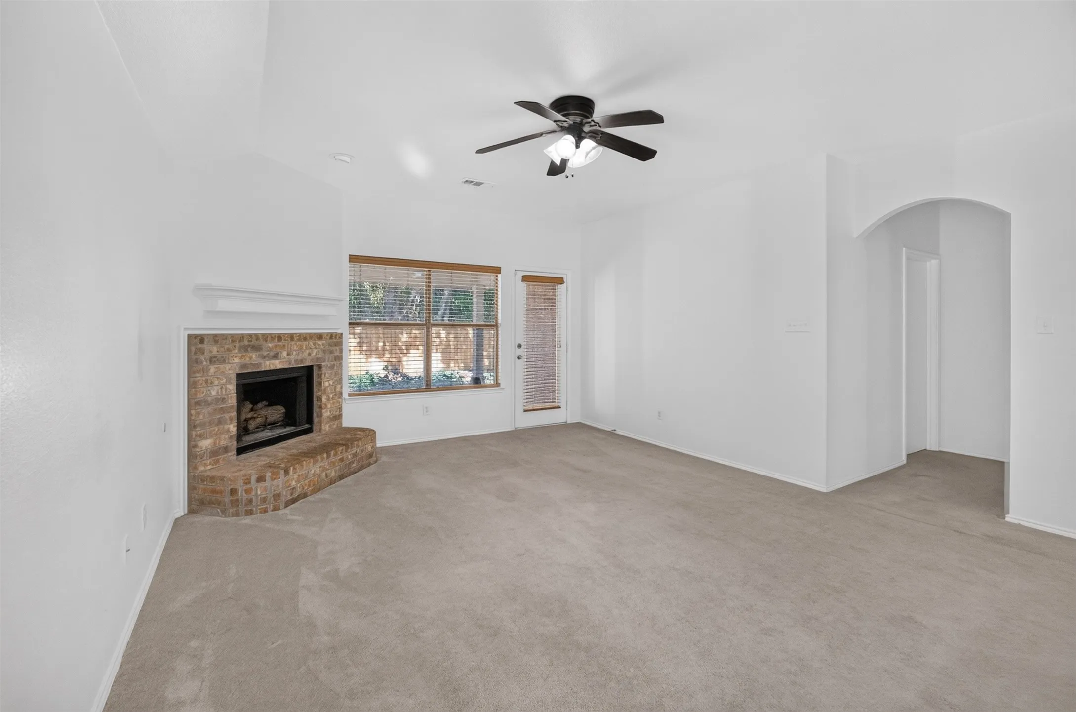 Single Family Residence For Rent in Tarrant County , 5916 Crestview Drive, Grand Prairie, Texas 75052, 4 Bedroom, 2 Bathroom, 2 Garage spaces, 2,235 Sqft, built in 2008, mls#21366889, Real Estate Agent in Grand Prairie, Homes For Rent in Tarrant county, Homes For Rent in Grand Prairie, Realtor in Grand Prairie Texas, Real Estate Brokerage Independent Realty Texas, Luminita Cordes Realtor
