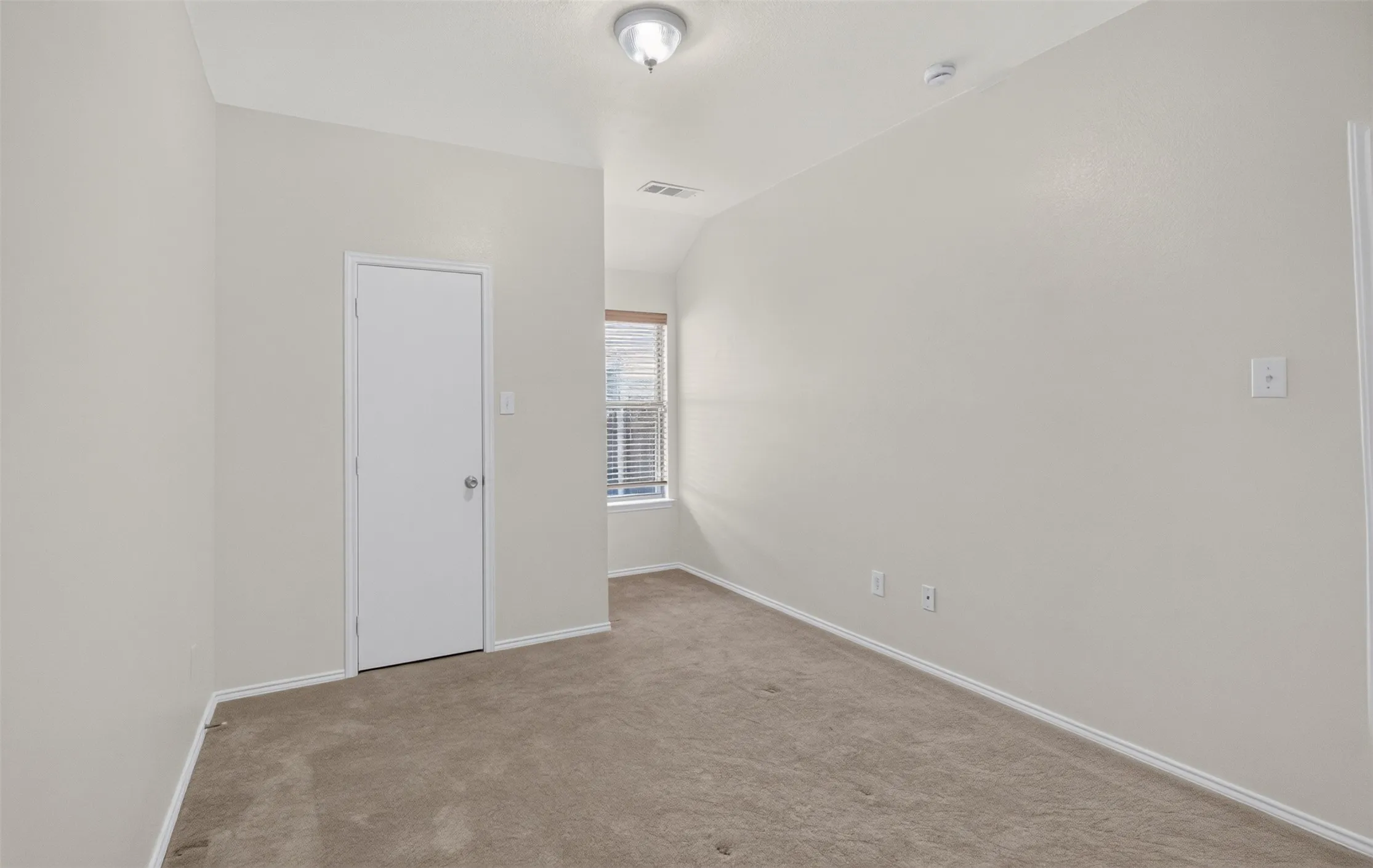 Single Family Residence For Rent in Tarrant County , 5916 Crestview Drive, Grand Prairie, Texas 75052, 4 Bedroom, 2 Bathroom, 2 Garage spaces, 2,235 Sqft, built in 2008, mls#21366889, Real Estate Agent in Grand Prairie, Homes For Rent in Tarrant county, Homes For Rent in Grand Prairie, Realtor in Grand Prairie Texas, Real Estate Brokerage Independent Realty Texas, Luminita Cordes Realtor