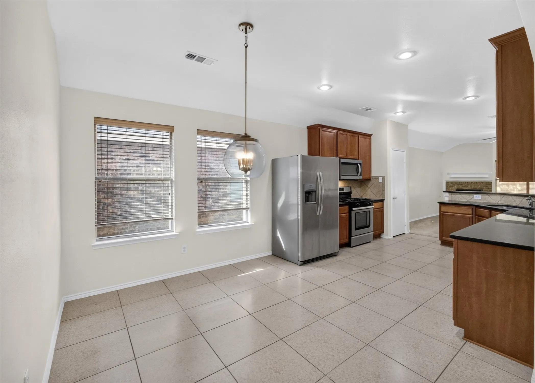 Single Family Residence For Rent in Tarrant County , 5916 Crestview Drive, Grand Prairie, Texas 75052, 4 Bedroom, 2 Bathroom, 2 Garage spaces, 2,235 Sqft, built in 2008, mls#21366889, Real Estate Agent in Grand Prairie, Homes For Rent in Tarrant county, Homes For Rent in Grand Prairie, Realtor in Grand Prairie Texas, Real Estate Brokerage Independent Realty Texas, Luminita Cordes Realtor