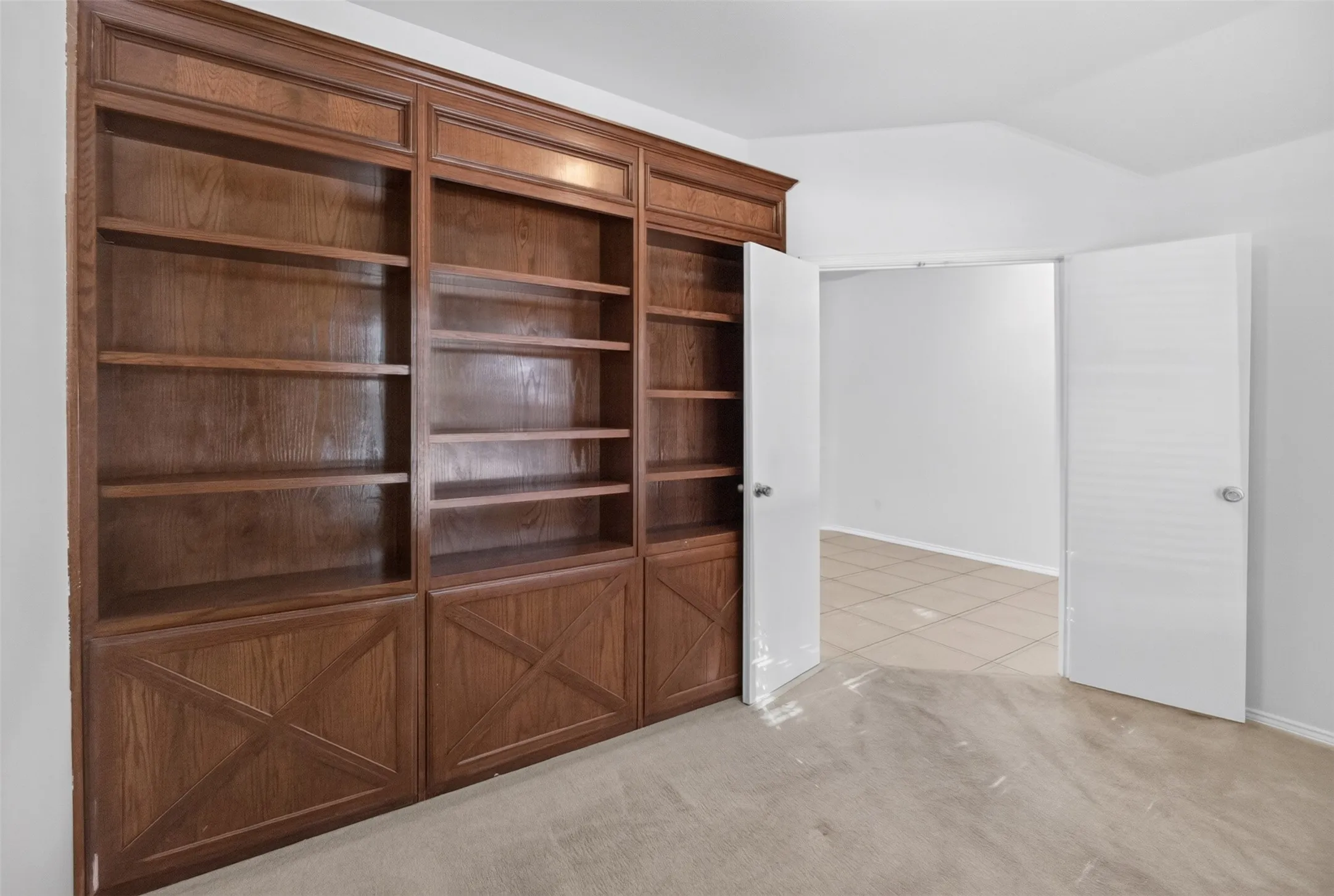 Single Family Residence For Rent in Tarrant County , 5916 Crestview Drive, Grand Prairie, Texas 75052, 4 Bedroom, 2 Bathroom, 2 Garage spaces, 2,235 Sqft, built in 2008, mls#21366889, Real Estate Agent in Grand Prairie, Homes For Rent in Tarrant county, Homes For Rent in Grand Prairie, Realtor in Grand Prairie Texas, Real Estate Brokerage Independent Realty Texas, Luminita Cordes Realtor