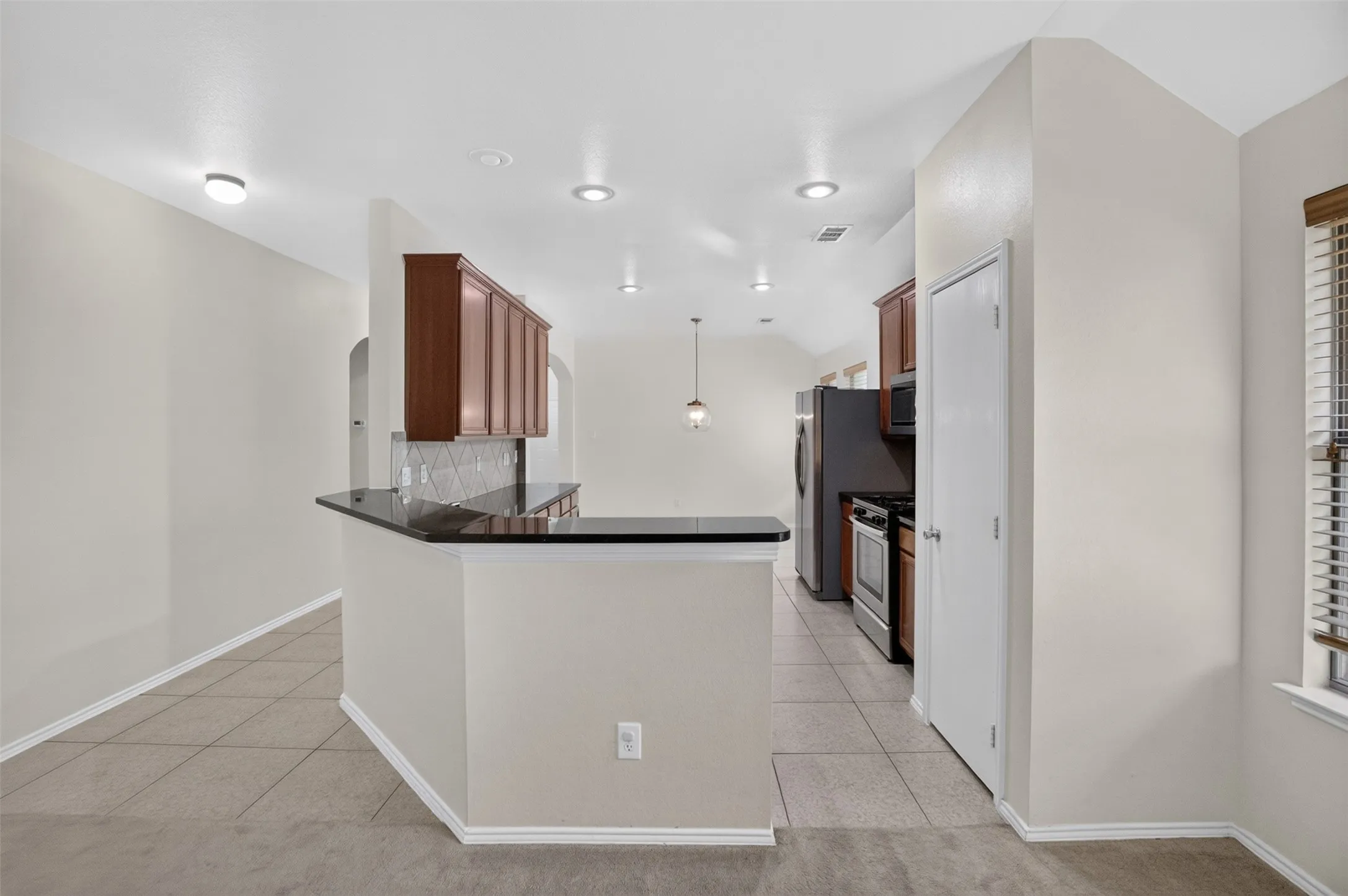 Single Family Residence For Rent in Tarrant County , 5916 Crestview Drive, Grand Prairie, Texas 75052, 4 Bedroom, 2 Bathroom, 2 Garage spaces, 2,235 Sqft, built in 2008, mls#21366889, Real Estate Agent in Grand Prairie, Homes For Rent in Tarrant county, Homes For Rent in Grand Prairie, Realtor in Grand Prairie Texas, Real Estate Brokerage Independent Realty Texas, Luminita Cordes Realtor
