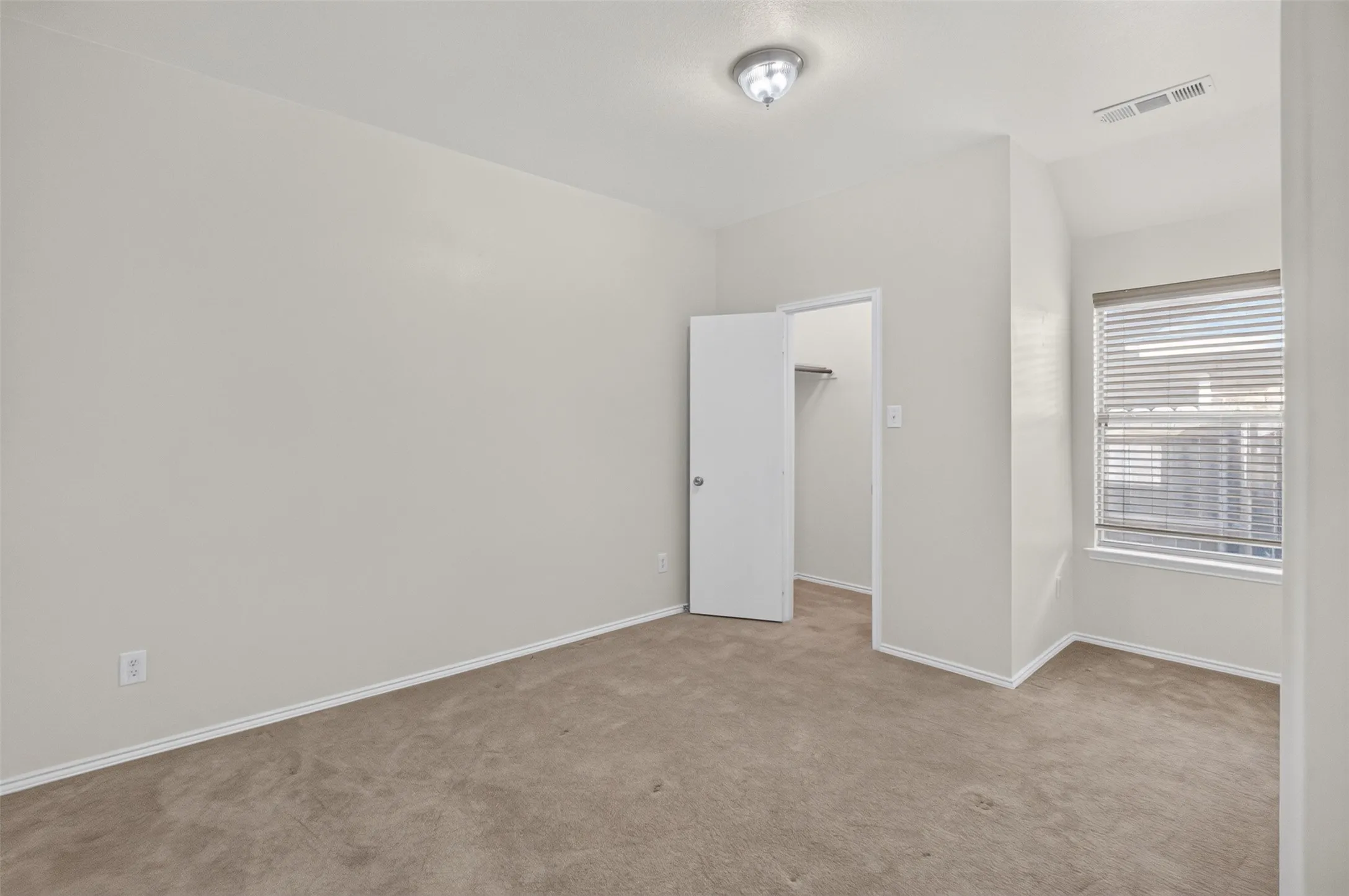 Single Family Residence For Rent in Tarrant County , 5916 Crestview Drive, Grand Prairie, Texas 75052, 4 Bedroom, 2 Bathroom, 2 Garage spaces, 2,235 Sqft, built in 2008, mls#21366889, Real Estate Agent in Grand Prairie, Homes For Rent in Tarrant county, Homes For Rent in Grand Prairie, Realtor in Grand Prairie Texas, Real Estate Brokerage Independent Realty Texas, Luminita Cordes Realtor