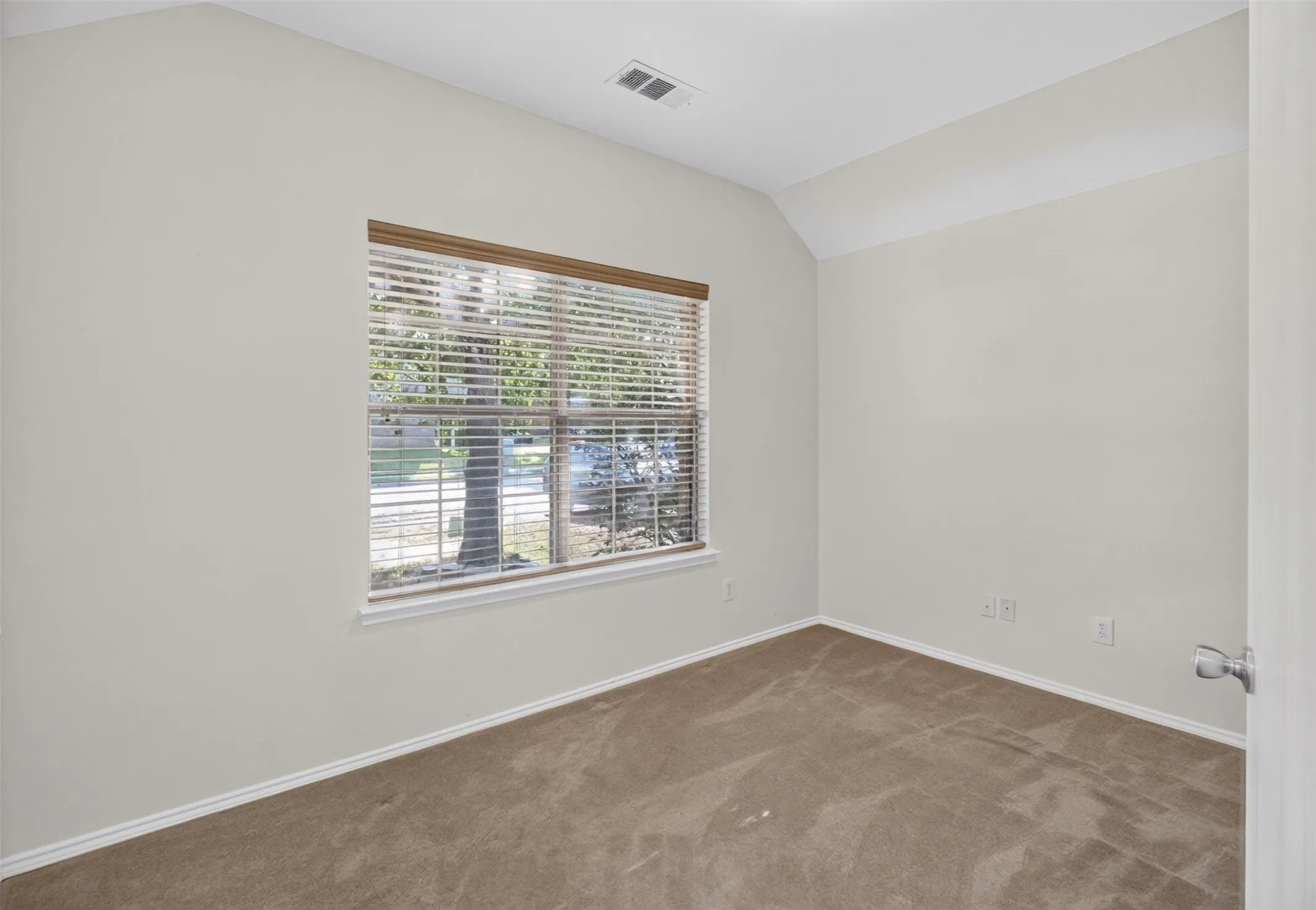 Single Family Residence For Rent in Tarrant County , 5916 Crestview Drive, Grand Prairie, Texas 75052, 4 Bedroom, 2 Bathroom, 2 Garage spaces, 2,235 Sqft, built in 2008, mls#21366889, Real Estate Agent in Grand Prairie, Homes For Rent in Tarrant county, Homes For Rent in Grand Prairie, Realtor in Grand Prairie Texas, Real Estate Brokerage Independent Realty Texas, Luminita Cordes Realtor