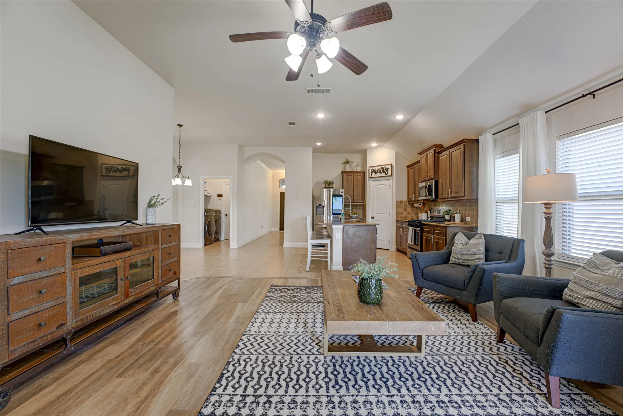 Single Family Residence For Sale in Rockwall County , 924 Mcgehee Court, Fate, Texas 75087, 3 Bedroom, 2 Bathroom, 2 Garage spaces, 2,159 Sqft, built in 2018, mls#21354649, Real Estate Agent in Fate, Homes For Sale in Rockwall county, Homes For Sale in Fate, Realtor in Fate Texas, Real Estate Brokerage Independent Realty Texas, Luminita Cordes Realtor