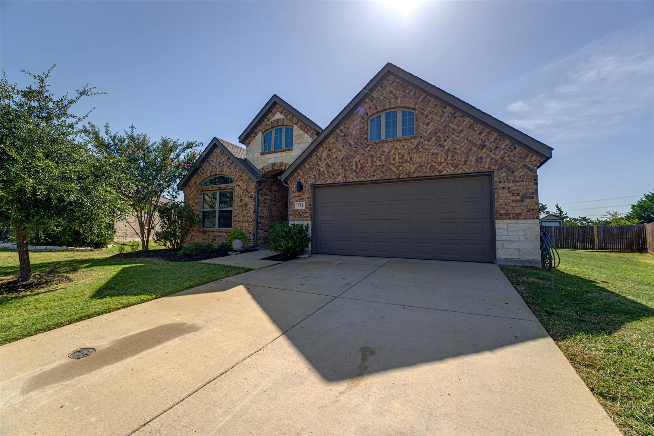 Single Family Residence For Sale in Rockwall County , 924 Mcgehee Court, Fate, Texas 75087, 3 Bedroom, 2 Bathroom, 2 Garage spaces, 2,159 Sqft, built in 2018, mls#21354649, Real Estate Agent in Fate, Homes For Sale in Rockwall county, Homes For Sale in Fate, Realtor in Fate Texas, Real Estate Brokerage Independent Realty Texas, Luminita Cordes Realtor