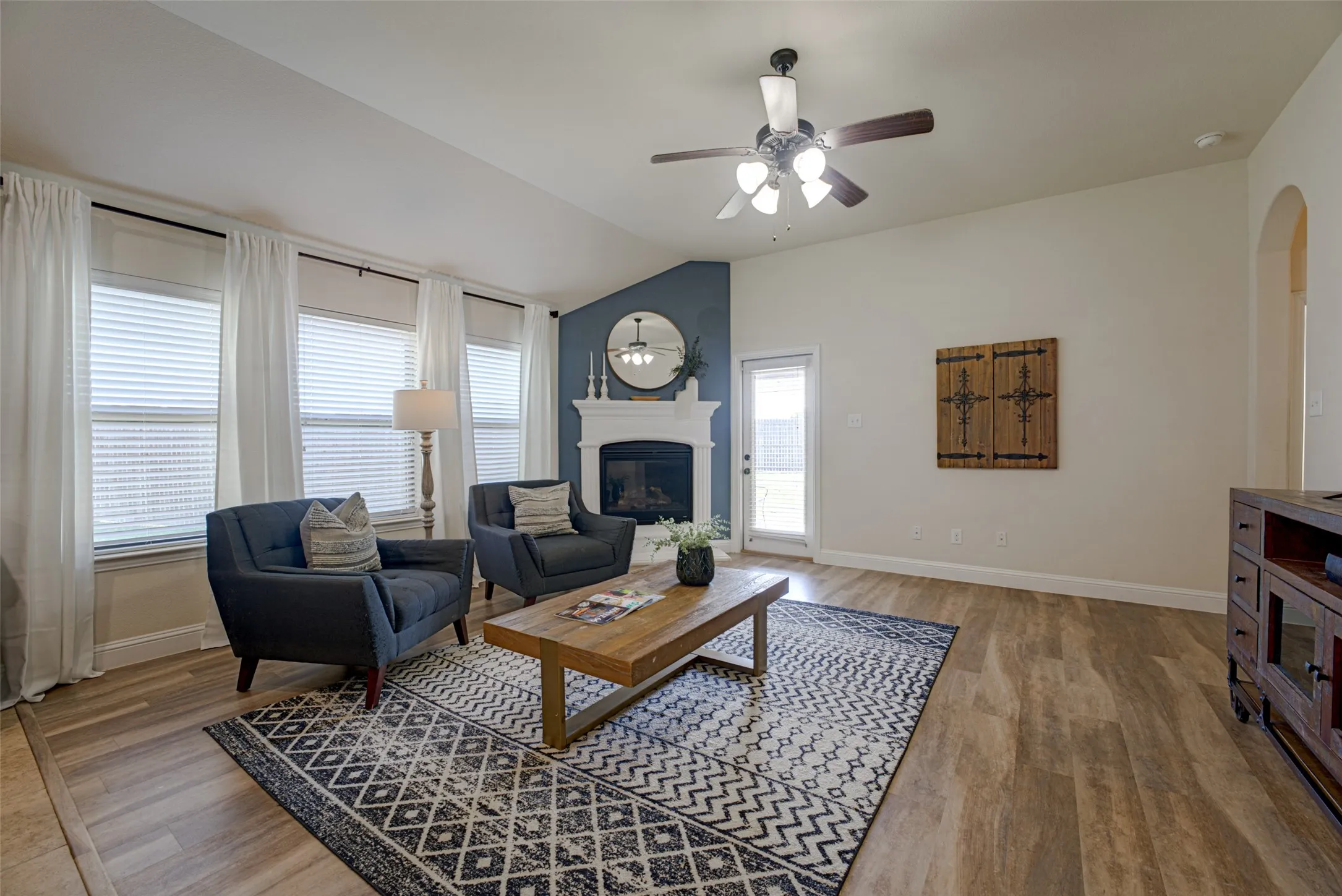 Single Family Residence For Sale in Rockwall County , 924 Mcgehee Court, Fate, Texas 75087, 3 Bedroom, 2 Bathroom, 2 Garage spaces, 2,159 Sqft, built in 2018, mls#21354649, Real Estate Agent in Fate, Homes For Sale in Rockwall county, Homes For Sale in Fate, Realtor in Fate Texas, Real Estate Brokerage Independent Realty Texas, Luminita Cordes Realtor