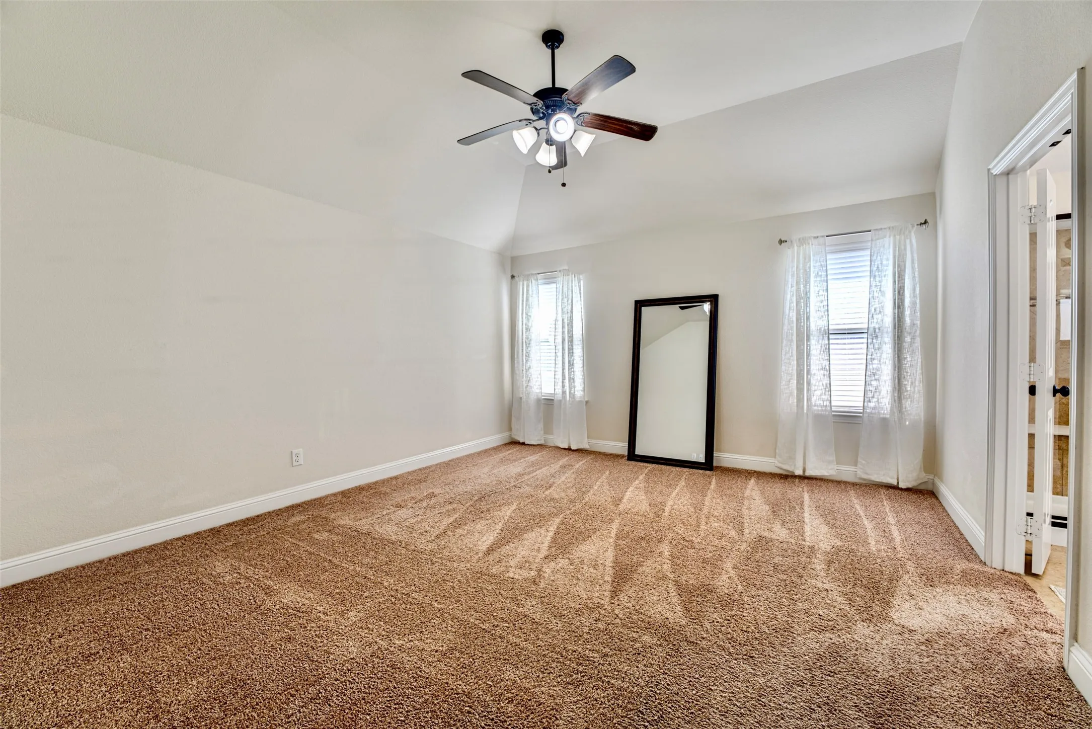 Single Family Residence For Sale in Rockwall County , 924 Mcgehee Court, Fate, Texas 75087, 3 Bedroom, 2 Bathroom, 2 Garage spaces, 2,159 Sqft, built in 2018, mls#21354649, Real Estate Agent in Fate, Homes For Sale in Rockwall county, Homes For Sale in Fate, Realtor in Fate Texas, Real Estate Brokerage Independent Realty Texas, Luminita Cordes Realtor