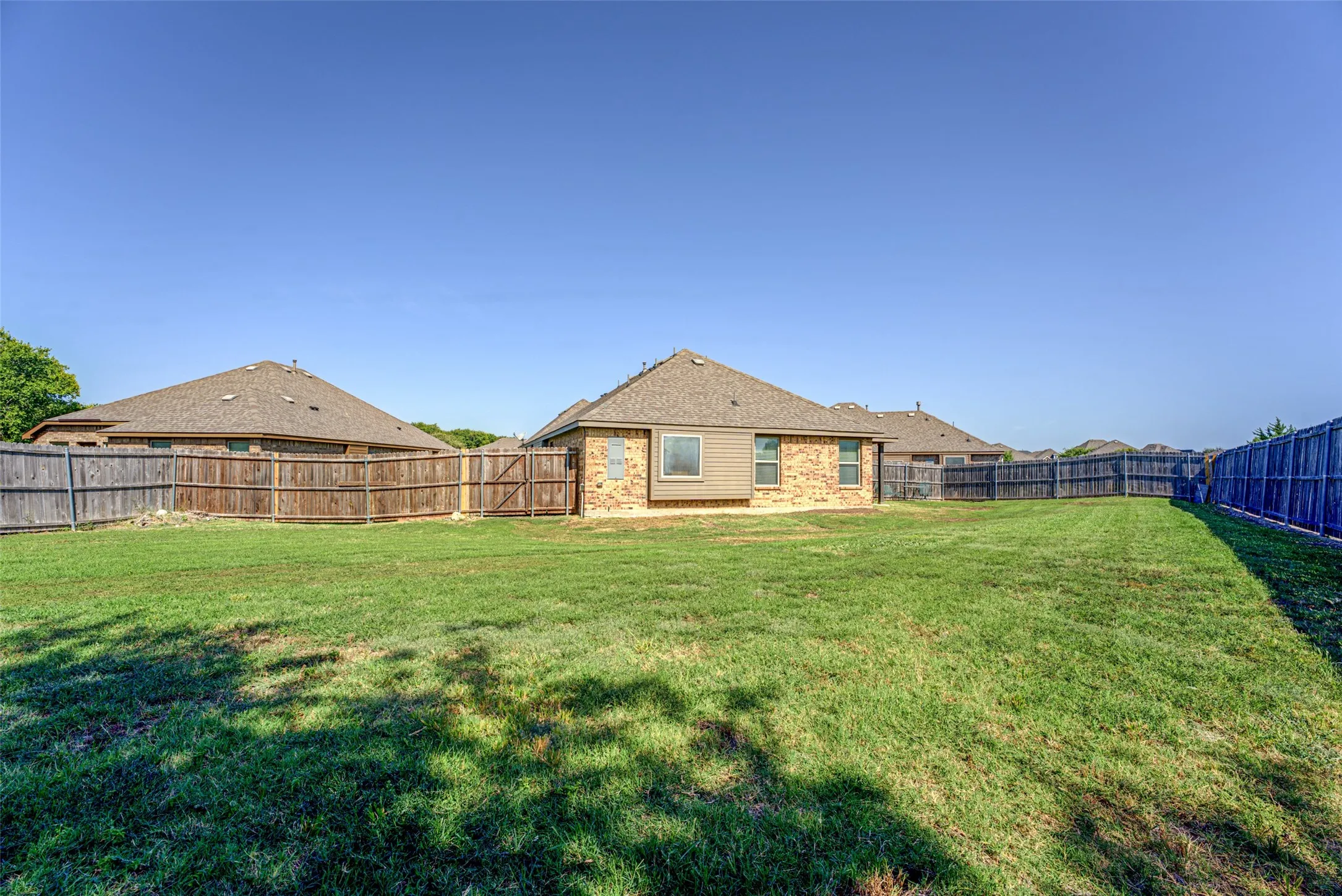 Single Family Residence For Sale in Rockwall County , 924 Mcgehee Court, Fate, Texas 75087, 3 Bedroom, 2 Bathroom, 2 Garage spaces, 2,159 Sqft, built in 2018, mls#21354649, Real Estate Agent in Fate, Homes For Sale in Rockwall county, Homes For Sale in Fate, Realtor in Fate Texas, Real Estate Brokerage Independent Realty Texas, Luminita Cordes Realtor
