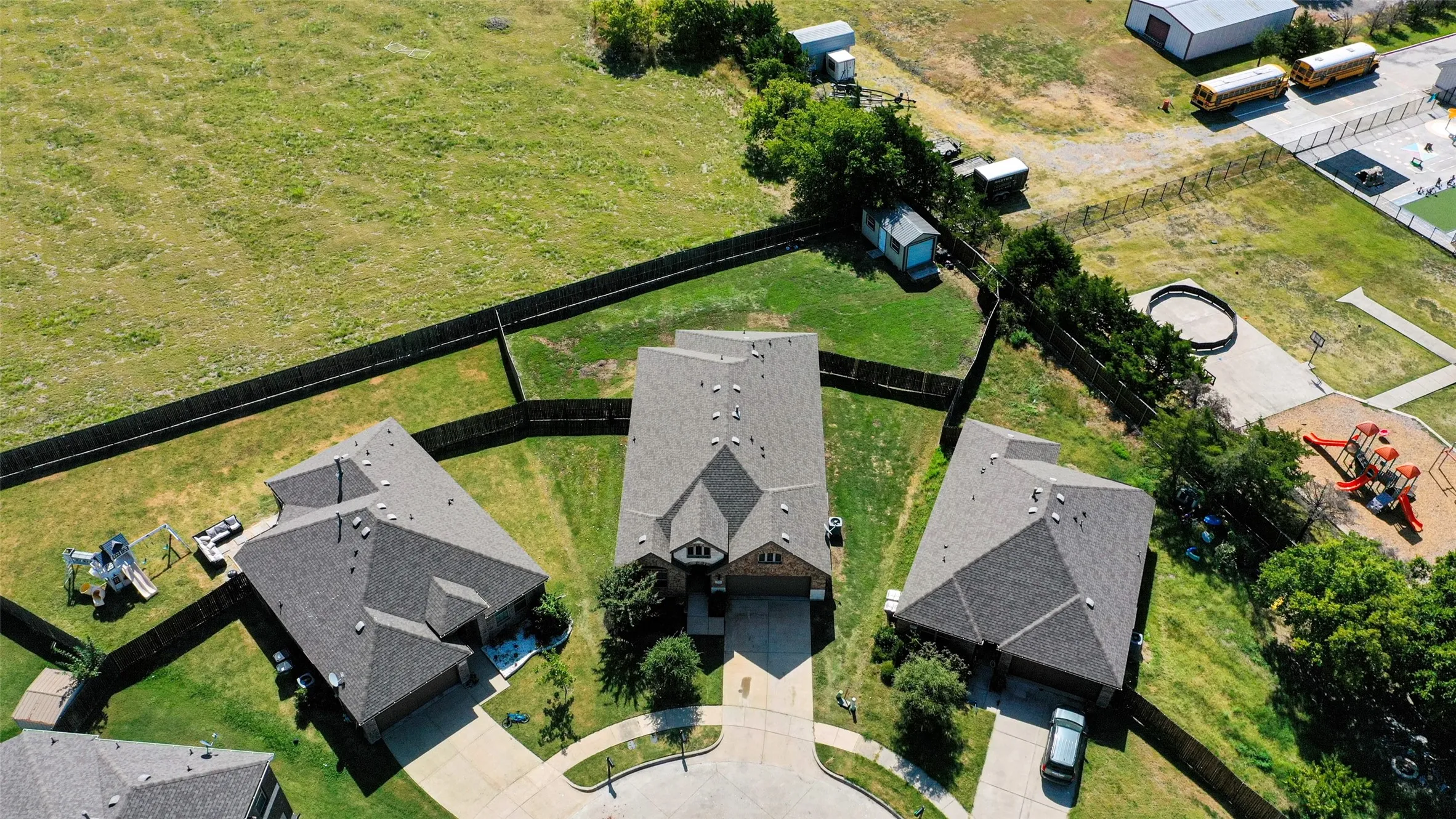 Single Family Residence For Sale in Rockwall County , 924 Mcgehee Court, Fate, Texas 75087, 3 Bedroom, 2 Bathroom, 2 Garage spaces, 2,159 Sqft, built in 2018, mls#21354649, Real Estate Agent in Fate, Homes For Sale in Rockwall county, Homes For Sale in Fate, Realtor in Fate Texas, Real Estate Brokerage Independent Realty Texas, Luminita Cordes Realtor