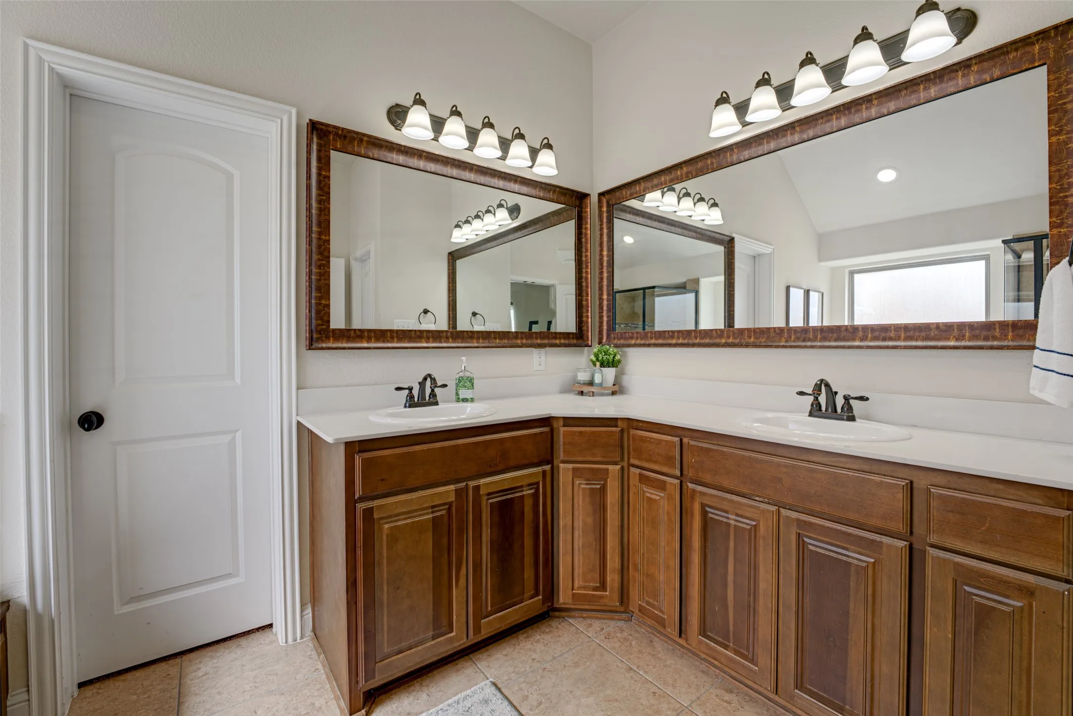 Single Family Residence For Sale in Rockwall County , 924 Mcgehee Court, Fate, Texas 75087, 3 Bedroom, 2 Bathroom, 2 Garage spaces, 2,159 Sqft, built in 2018, mls#21354649, Real Estate Agent in Fate, Homes For Sale in Rockwall county, Homes For Sale in Fate, Realtor in Fate Texas, Real Estate Brokerage Independent Realty Texas, Luminita Cordes Realtor