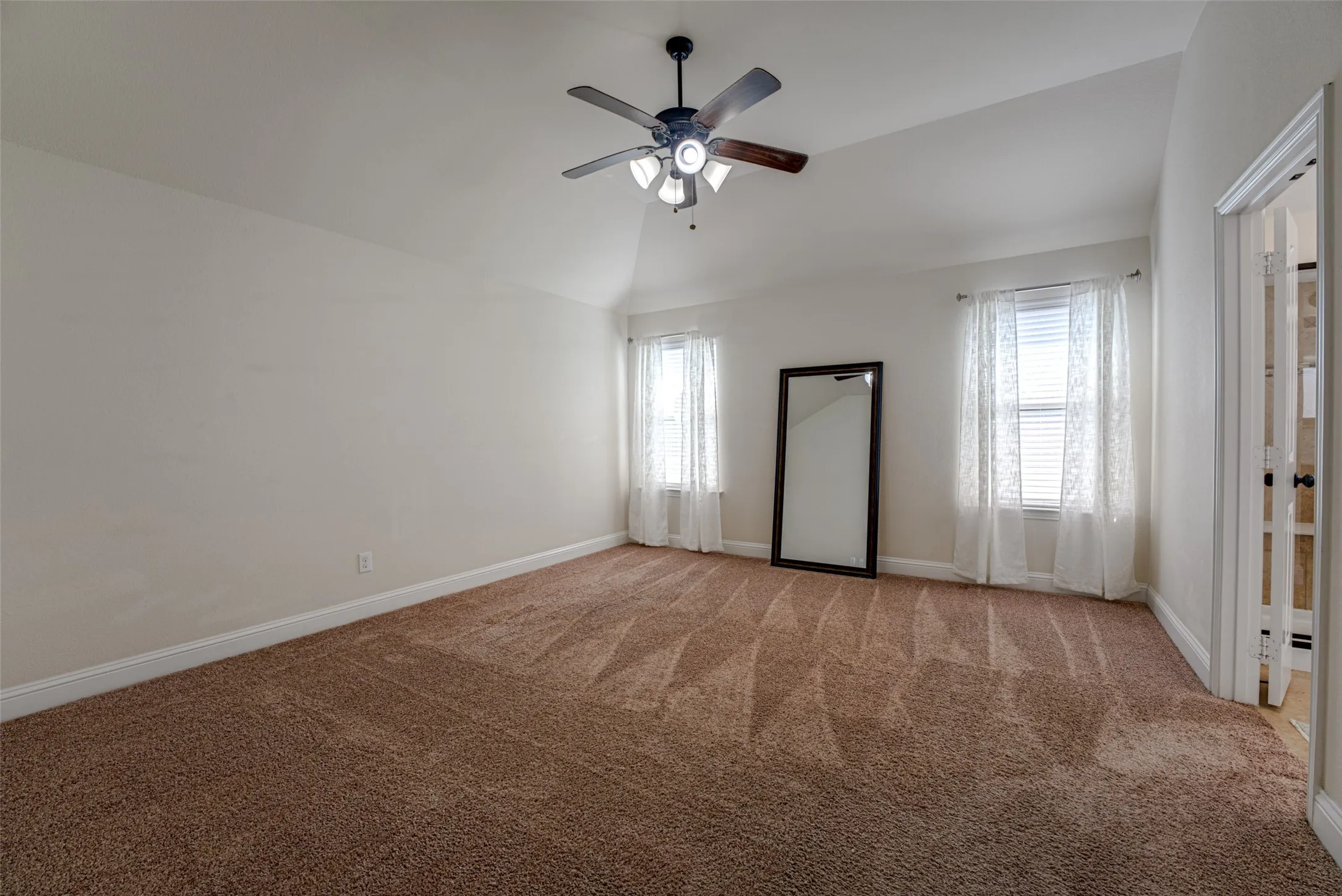 Single Family Residence For Sale in Rockwall County , 924 Mcgehee Court, Fate, Texas 75087, 3 Bedroom, 2 Bathroom, 2 Garage spaces, 2,159 Sqft, built in 2018, mls#21354649, Real Estate Agent in Fate, Homes For Sale in Rockwall county, Homes For Sale in Fate, Realtor in Fate Texas, Real Estate Brokerage Independent Realty Texas, Luminita Cordes Realtor