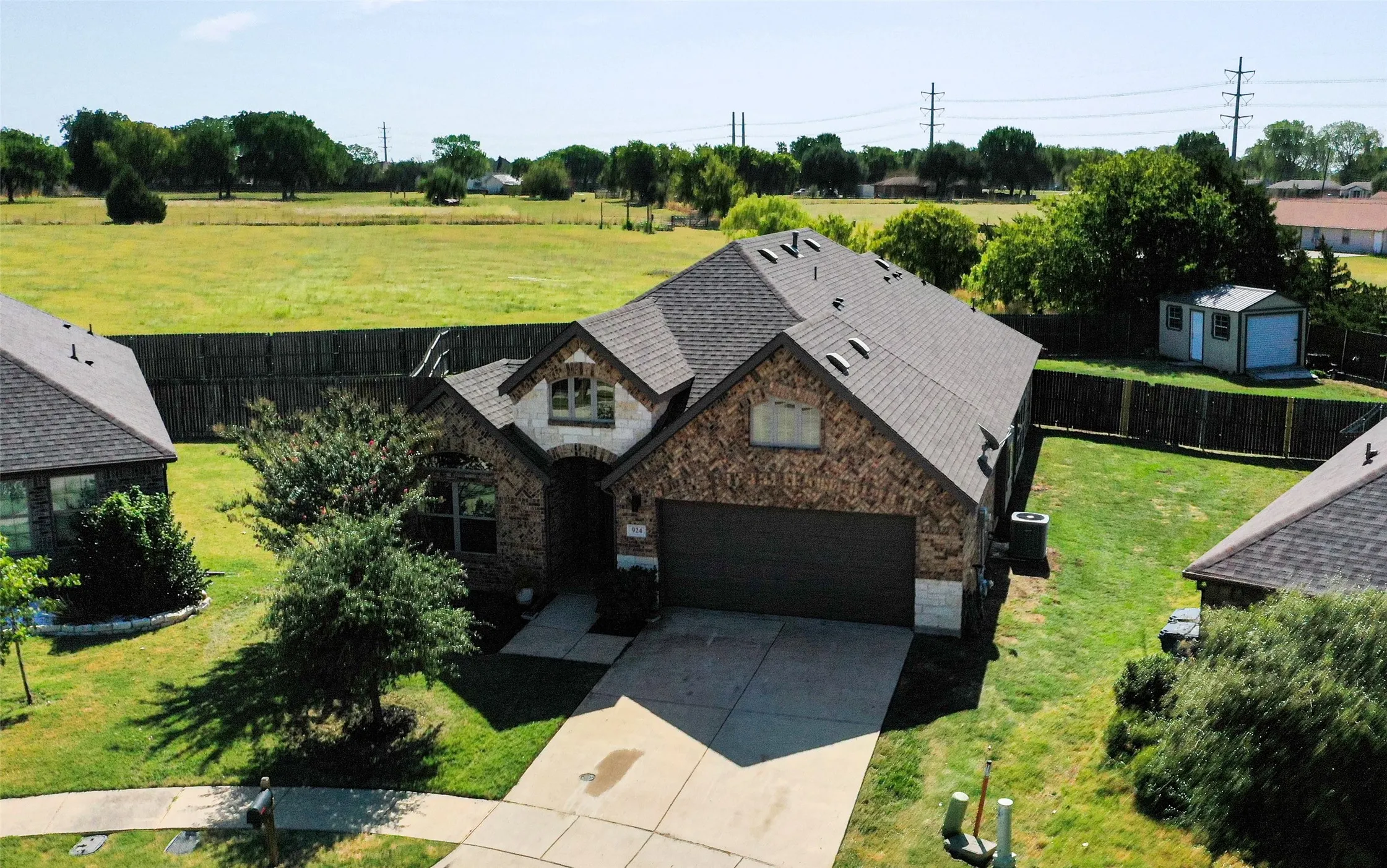 Single Family Residence For Sale in Rockwall County , 924 Mcgehee Court, Fate, Texas 75087, 3 Bedroom, 2 Bathroom, 2 Garage spaces, 2,159 Sqft, built in 2018, mls#21354649, Real Estate Agent in Fate, Homes For Sale in Rockwall county, Homes For Sale in Fate, Realtor in Fate Texas, Real Estate Brokerage Independent Realty Texas, Luminita Cordes Realtor