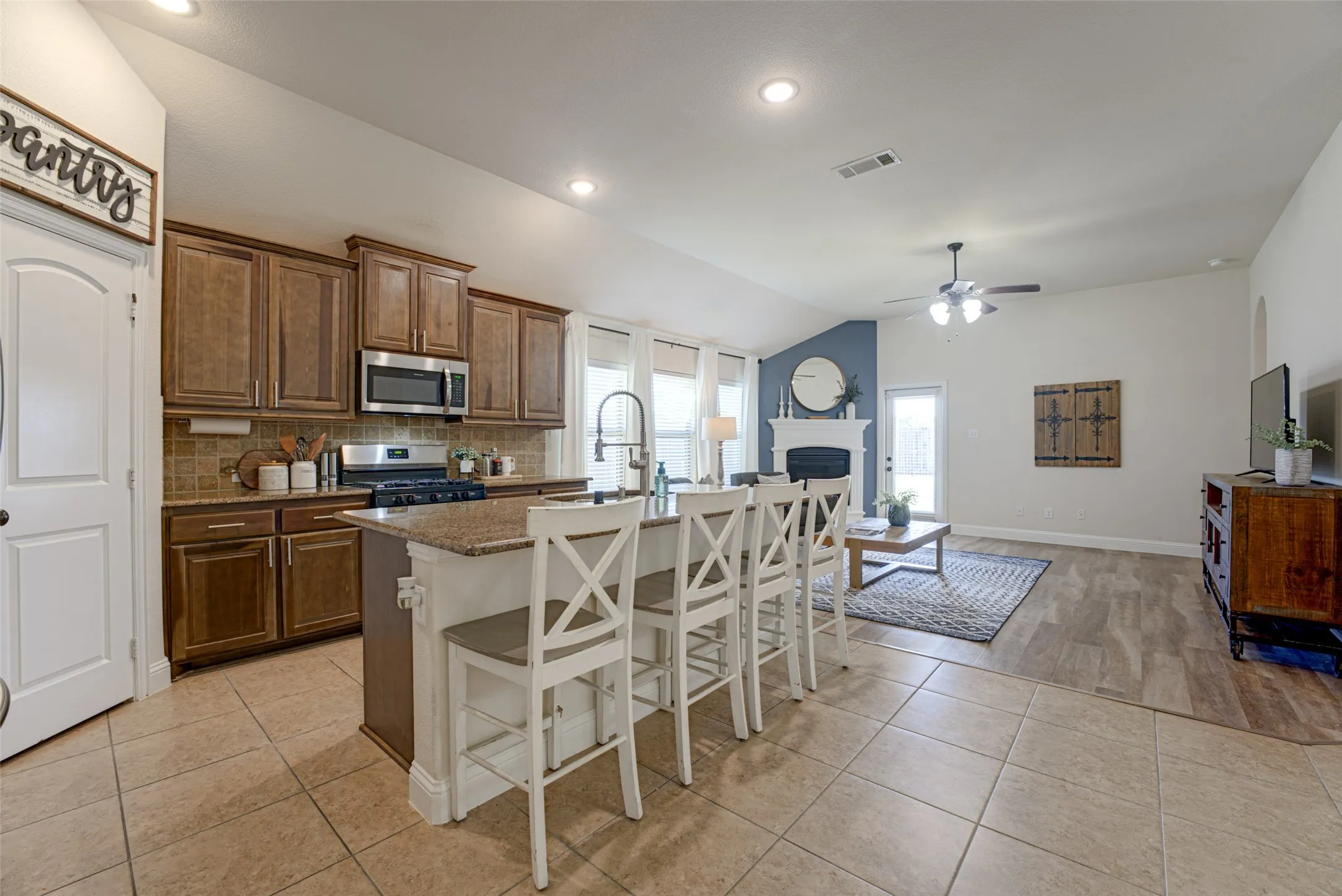 Single Family Residence For Sale in Rockwall County , 924 Mcgehee Court, Fate, Texas 75087, 3 Bedroom, 2 Bathroom, 2 Garage spaces, 2,159 Sqft, built in 2018, mls#21354649, Real Estate Agent in Fate, Homes For Sale in Rockwall county, Homes For Sale in Fate, Realtor in Fate Texas, Real Estate Brokerage Independent Realty Texas, Luminita Cordes Realtor