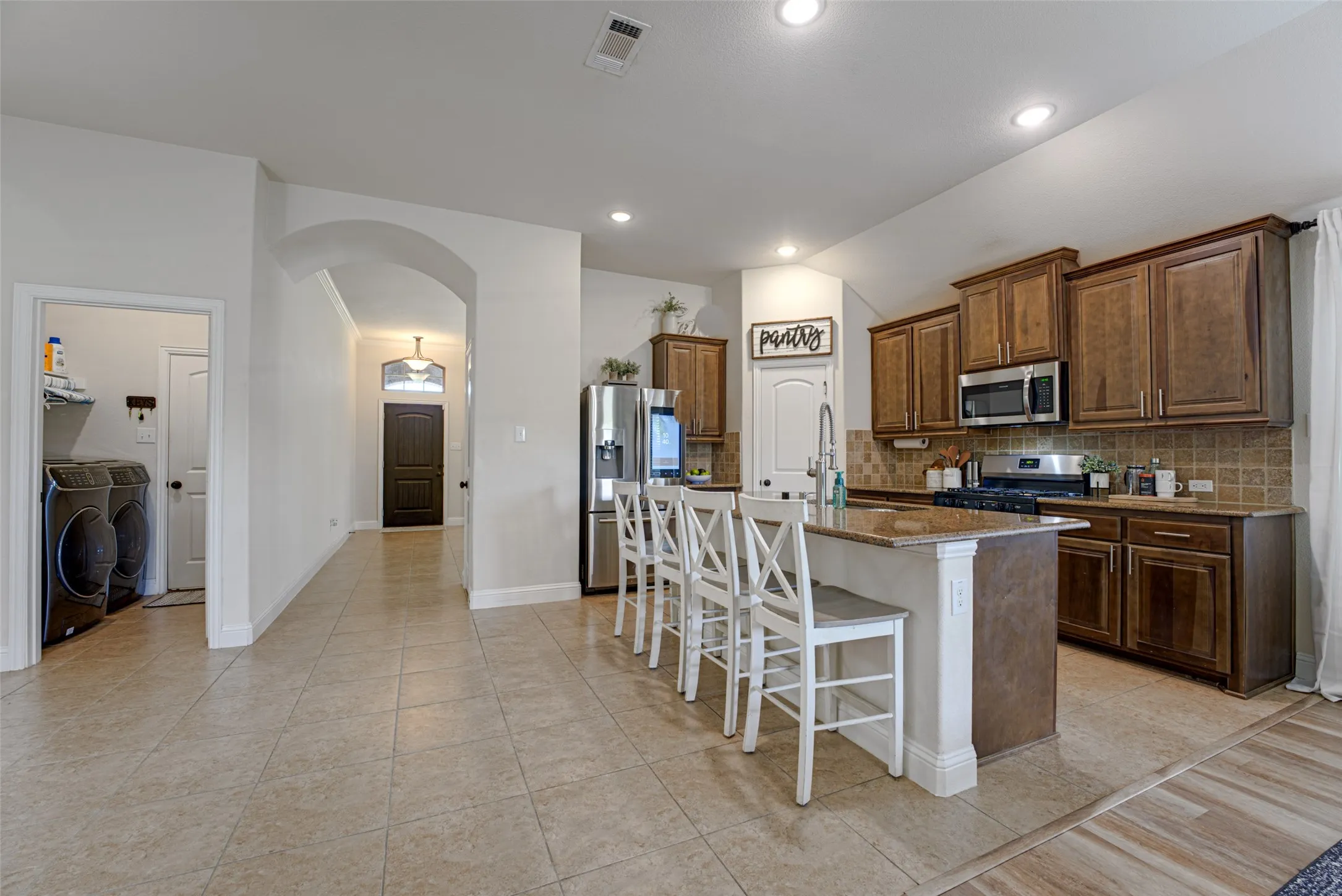 Single Family Residence For Sale in Rockwall County , 924 Mcgehee Court, Fate, Texas 75087, 3 Bedroom, 2 Bathroom, 2 Garage spaces, 2,159 Sqft, built in 2018, mls#21354649, Real Estate Agent in Fate, Homes For Sale in Rockwall county, Homes For Sale in Fate, Realtor in Fate Texas, Real Estate Brokerage Independent Realty Texas, Luminita Cordes Realtor