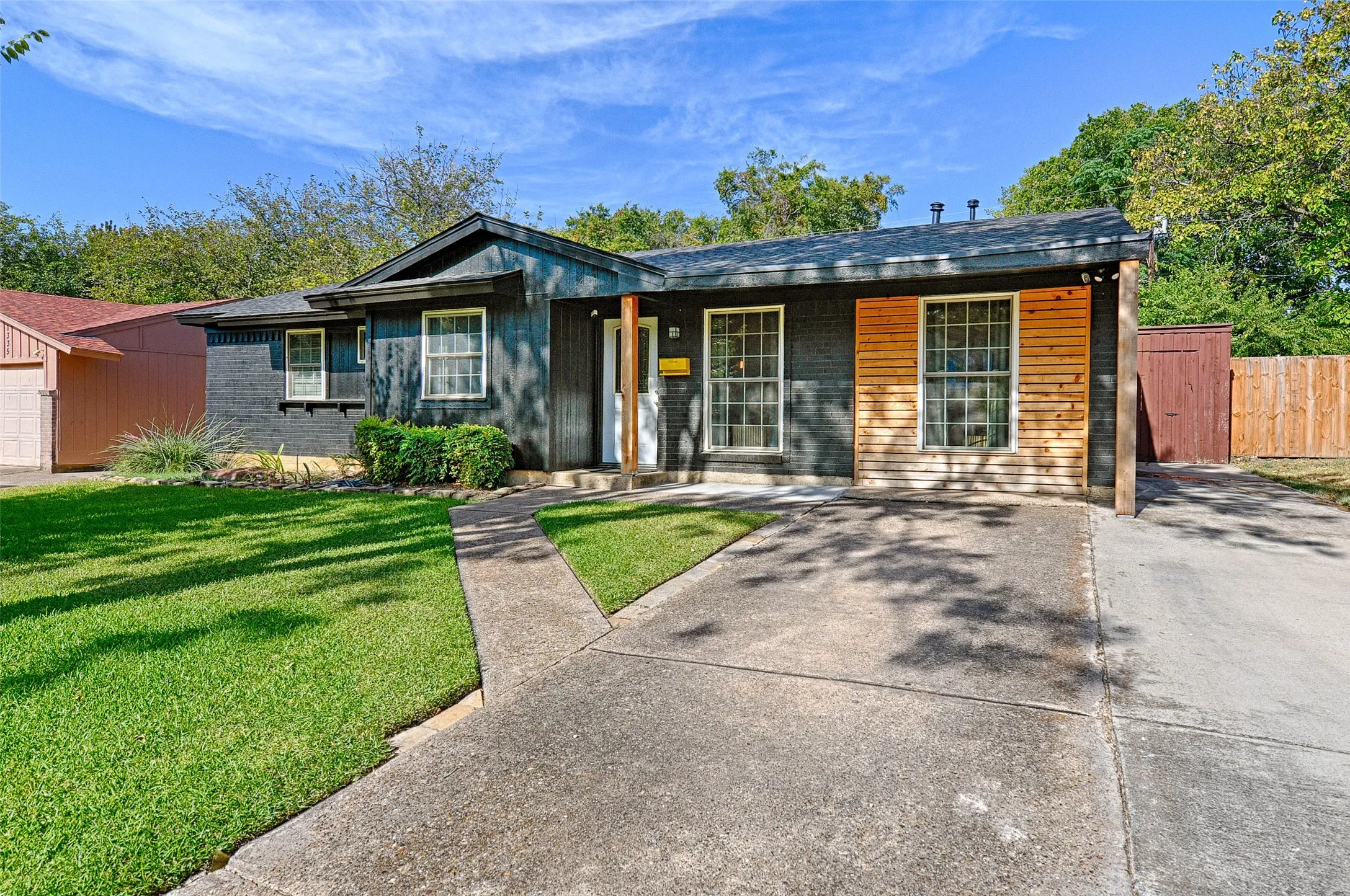 Single Family Residence For Sale in Dallas County , 1339 Winding Trail, Duncanville, Texas 75116, 3 Bedroom, 1 Bathroom, Garage spaces, 1,326 Sqft, built in 1961, mls#21364507, Real Estate Agent in Duncanville, Homes For Sale in Dallas county, Homes For Sale in Duncanville, Realtor in Duncanville Texas, Real Estate Brokerage Independent Realty Texas, Luminita Cordes Realtor