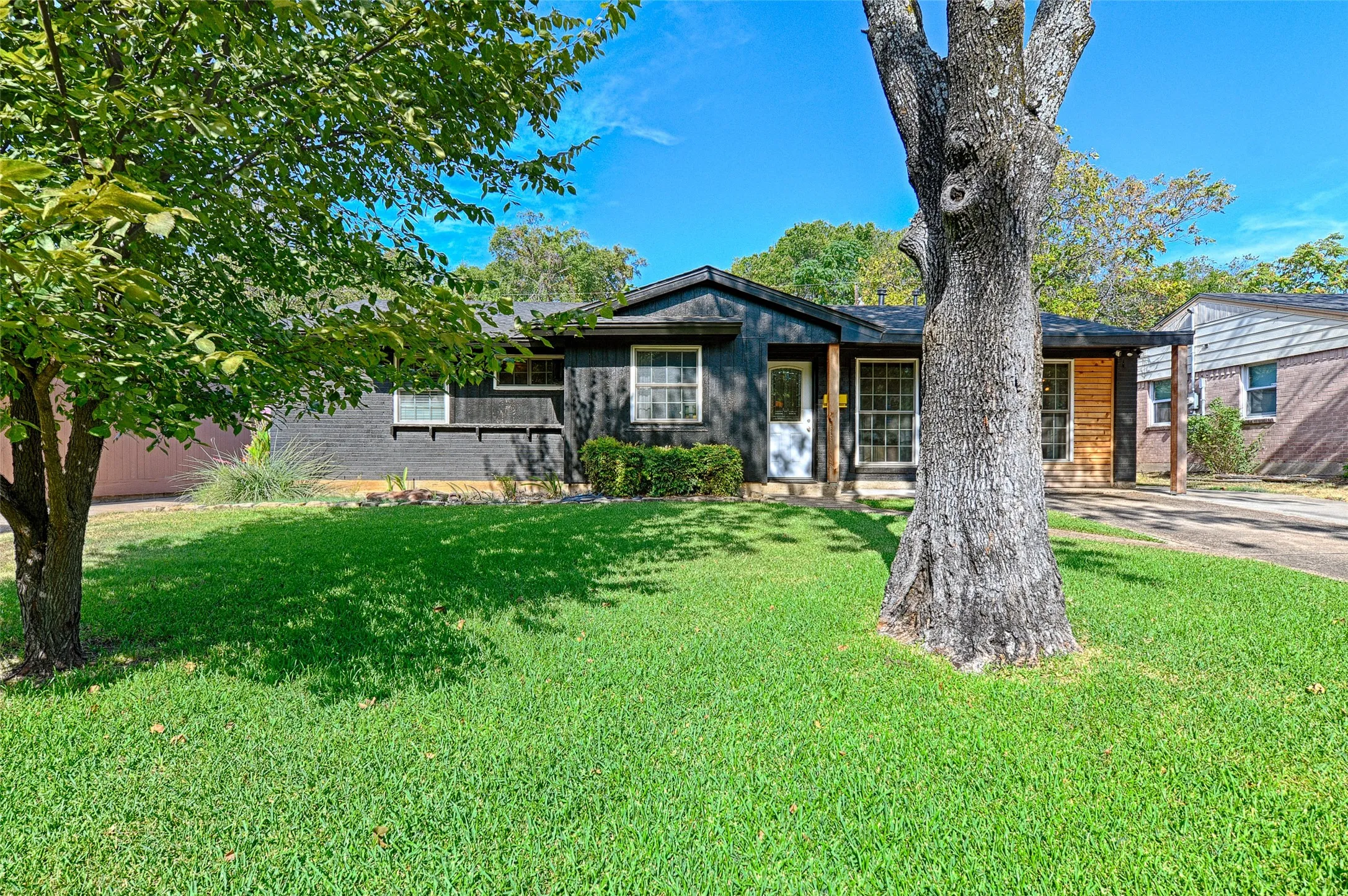 Single Family Residence For Sale in Dallas County , 1339 Winding Trail, Duncanville, Texas 75116, 3 Bedroom, 1 Bathroom, Garage spaces, 1,326 Sqft, built in 1961, mls#21364507, Real Estate Agent in Duncanville, Homes For Sale in Dallas county, Homes For Sale in Duncanville, Realtor in Duncanville Texas, Real Estate Brokerage Independent Realty Texas, Luminita Cordes Realtor