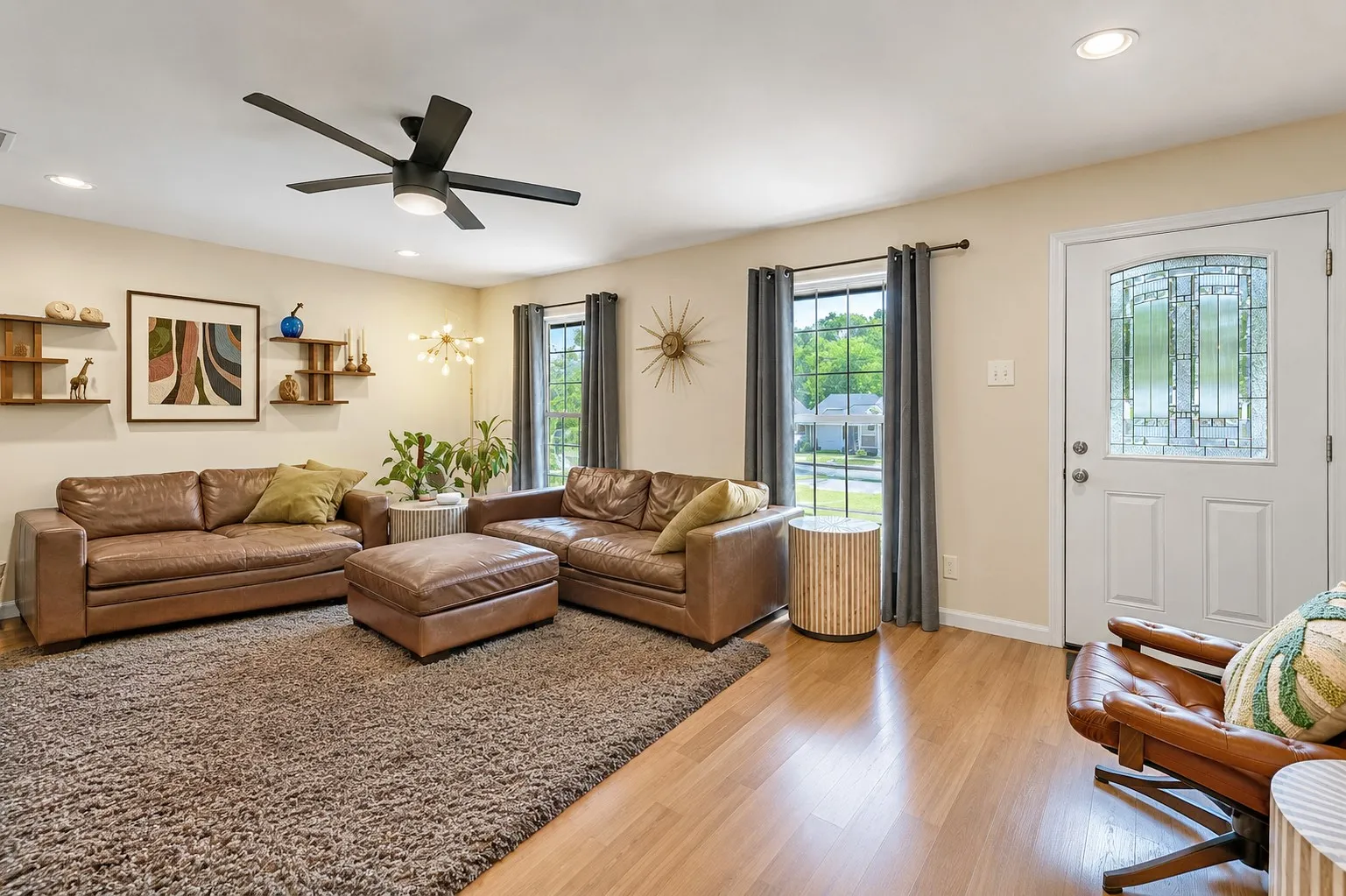 Single Family Residence For Sale in Dallas County , 1339 Winding Trail, Duncanville, Texas 75116, 3 Bedroom, 1 Bathroom, Garage spaces, 1,326 Sqft, built in 1961, mls#21364507, Real Estate Agent in Duncanville, Homes For Sale in Dallas county, Homes For Sale in Duncanville, Realtor in Duncanville Texas, Real Estate Brokerage Independent Realty Texas, Luminita Cordes Realtor