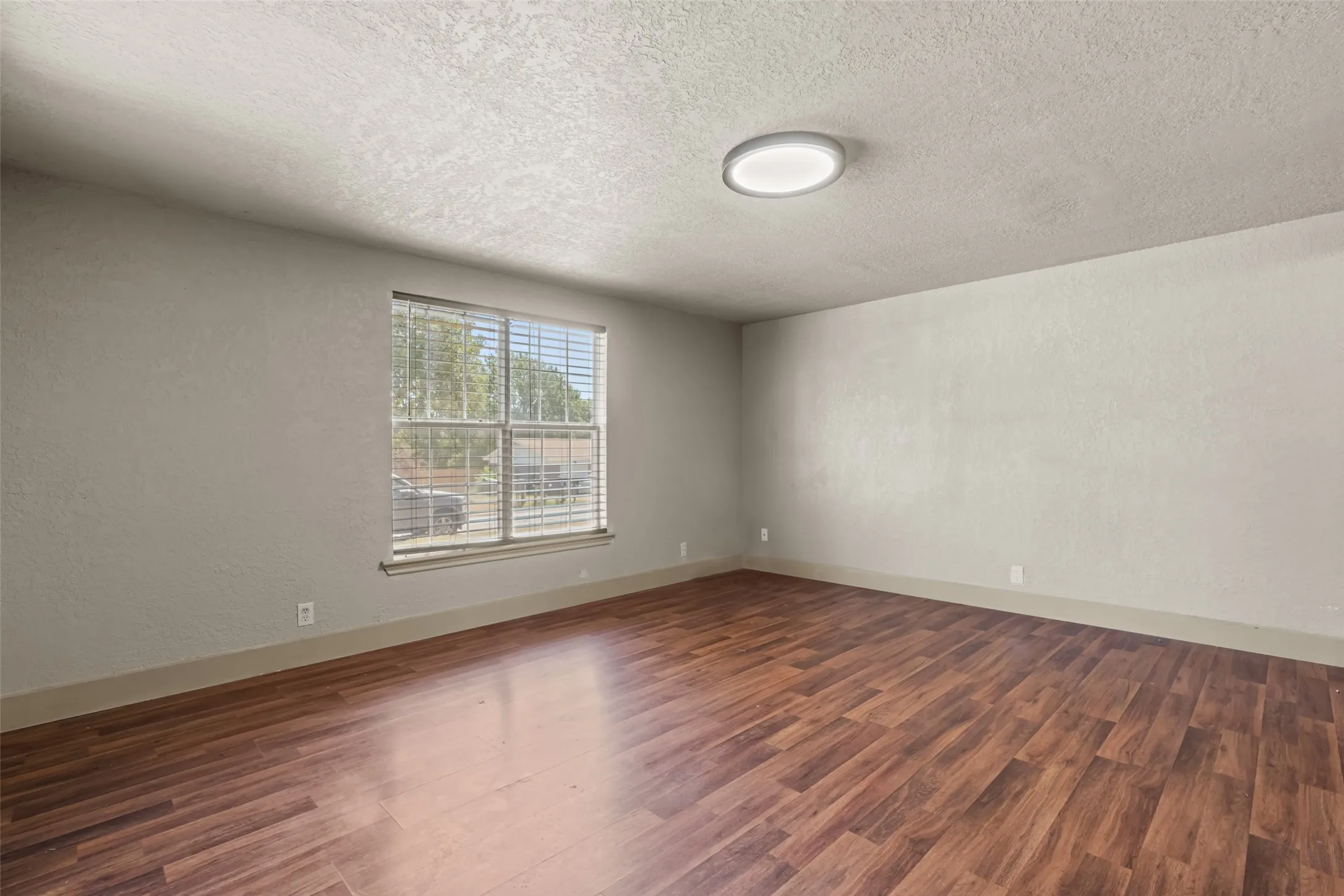 Single Family Residence For Sale in Parker County , 417 N Birch Street, Springtown, Texas 76082, 3 Bedroom, 1 Bathroom, Garage spaces, 996 Sqft, built in 0, mls#21364605, Real Estate Agent in Springtown, Homes For Sale in Parker county, Homes For Sale in Springtown, Realtor in Springtown Texas, Real Estate Brokerage Independent Realty Texas, Luminita Cordes Realtor