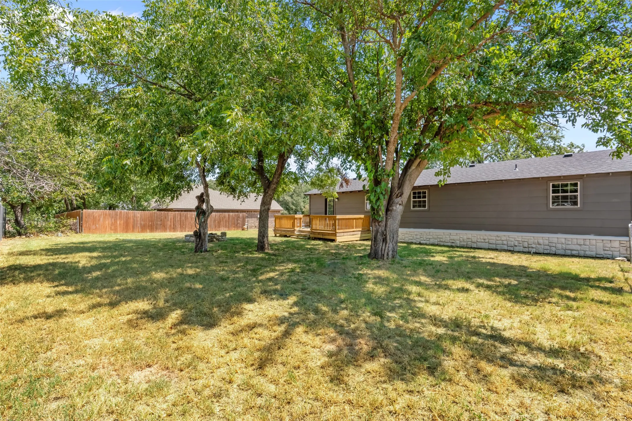 Single Family Residence For Sale in Parker County , 417 N Birch Street, Springtown, Texas 76082, 3 Bedroom, 1 Bathroom, Garage spaces, 996 Sqft, built in 0, mls#21364605, Real Estate Agent in Springtown, Homes For Sale in Parker county, Homes For Sale in Springtown, Realtor in Springtown Texas, Real Estate Brokerage Independent Realty Texas, Luminita Cordes Realtor