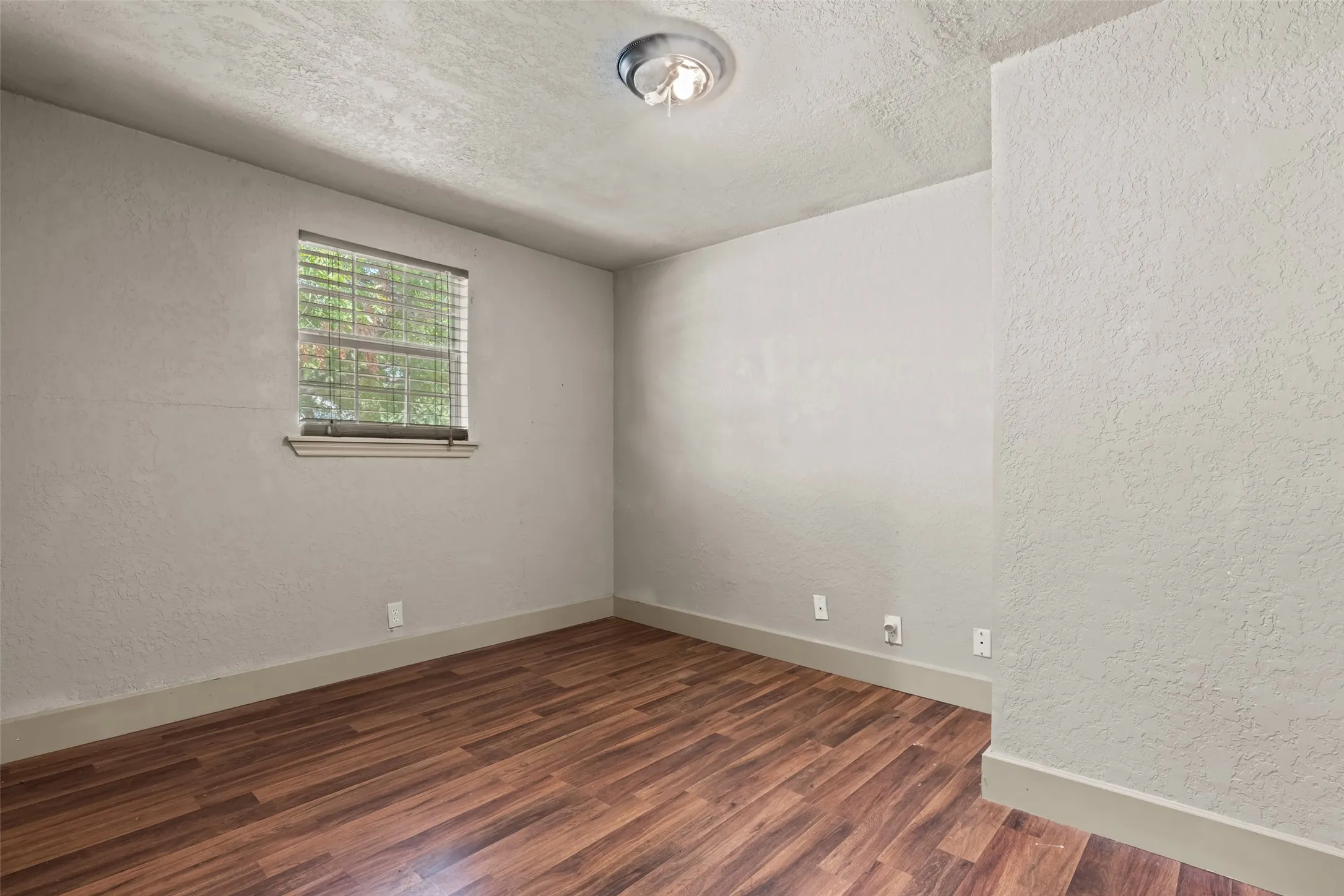 Single Family Residence For Sale in Parker County , 417 N Birch Street, Springtown, Texas 76082, 3 Bedroom, 1 Bathroom, Garage spaces, 996 Sqft, built in 0, mls#21364605, Real Estate Agent in Springtown, Homes For Sale in Parker county, Homes For Sale in Springtown, Realtor in Springtown Texas, Real Estate Brokerage Independent Realty Texas, Luminita Cordes Realtor