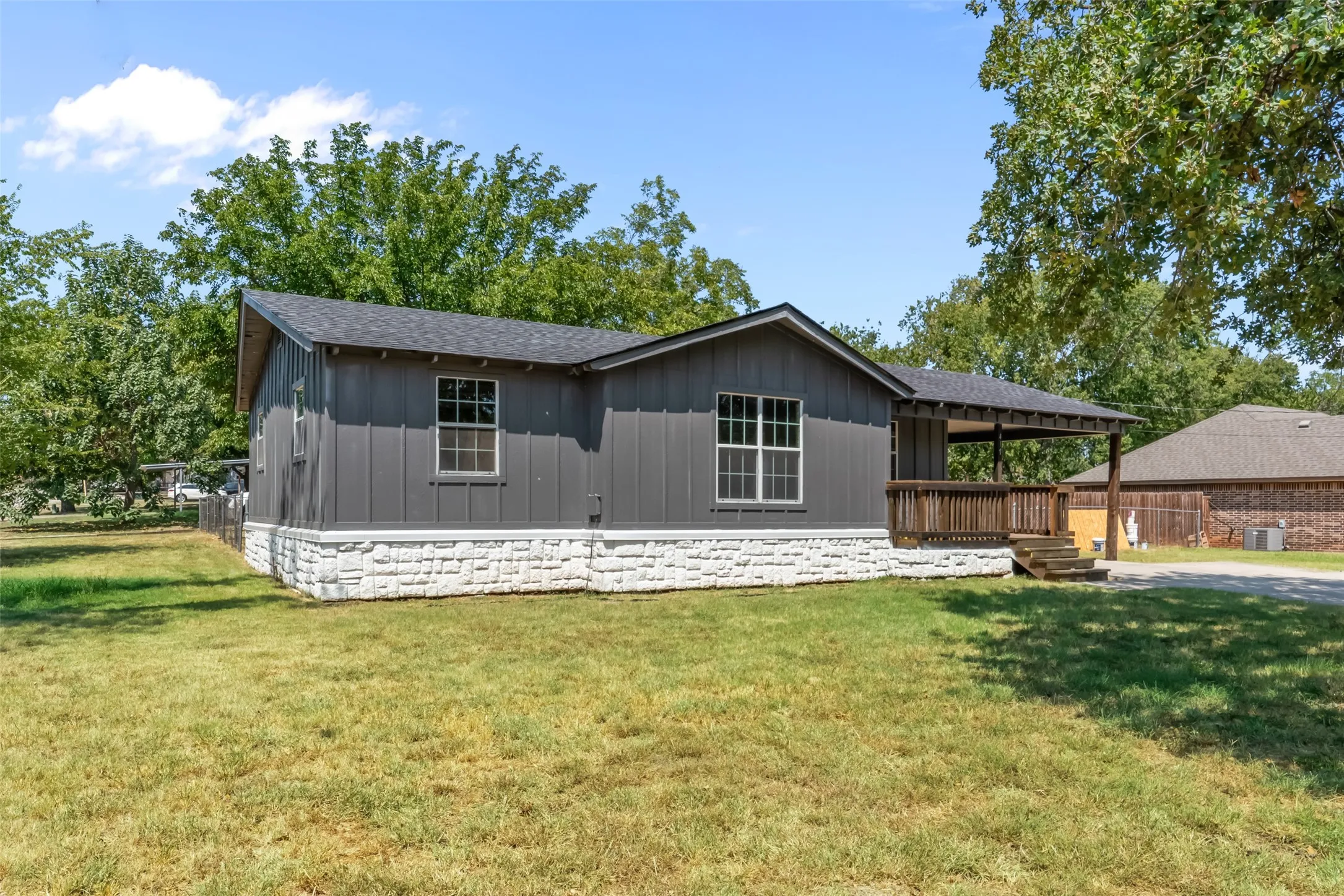 Single Family Residence For Sale in Parker County , 417 N Birch Street, Springtown, Texas 76082, 3 Bedroom, 1 Bathroom, Garage spaces, 996 Sqft, built in 0, mls#21364605, Real Estate Agent in Springtown, Homes For Sale in Parker county, Homes For Sale in Springtown, Realtor in Springtown Texas, Real Estate Brokerage Independent Realty Texas, Luminita Cordes Realtor
