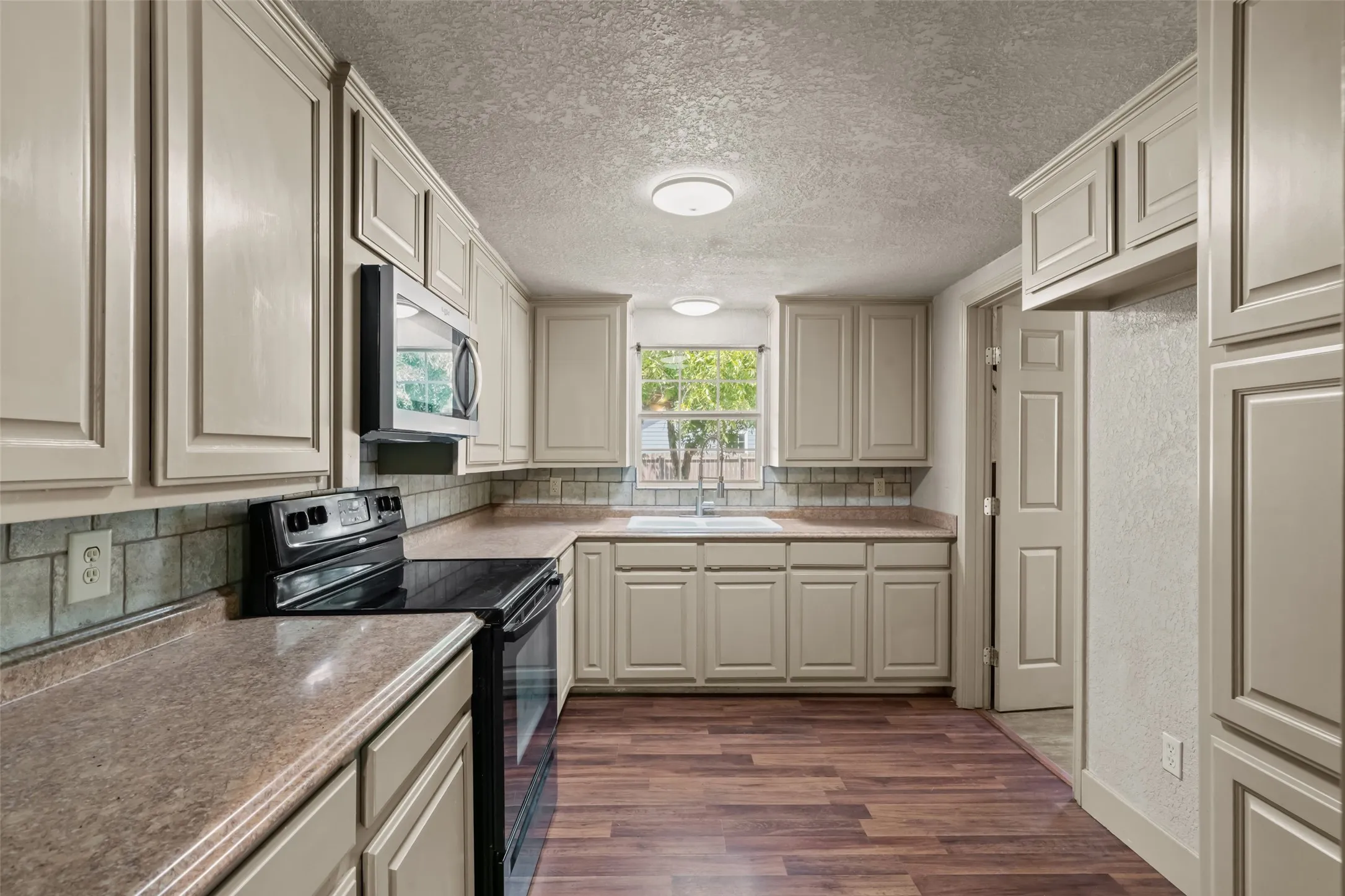 Single Family Residence For Sale in Parker County , 417 N Birch Street, Springtown, Texas 76082, 3 Bedroom, 1 Bathroom, Garage spaces, 996 Sqft, built in 0, mls#21364605, Real Estate Agent in Springtown, Homes For Sale in Parker county, Homes For Sale in Springtown, Realtor in Springtown Texas, Real Estate Brokerage Independent Realty Texas, Luminita Cordes Realtor