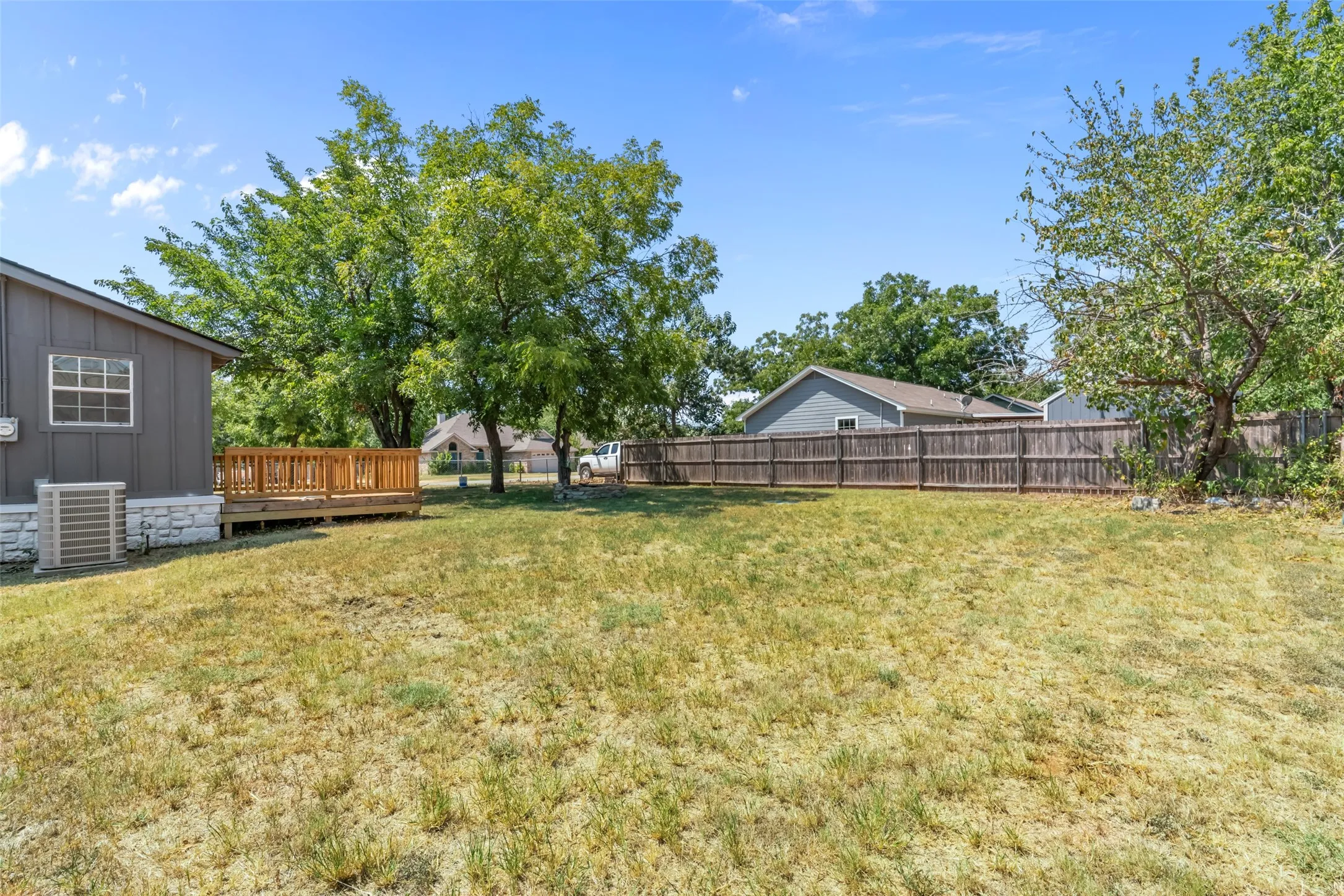 Single Family Residence For Sale in Parker County , 417 N Birch Street, Springtown, Texas 76082, 3 Bedroom, 1 Bathroom, Garage spaces, 996 Sqft, built in 0, mls#21364605, Real Estate Agent in Springtown, Homes For Sale in Parker county, Homes For Sale in Springtown, Realtor in Springtown Texas, Real Estate Brokerage Independent Realty Texas, Luminita Cordes Realtor