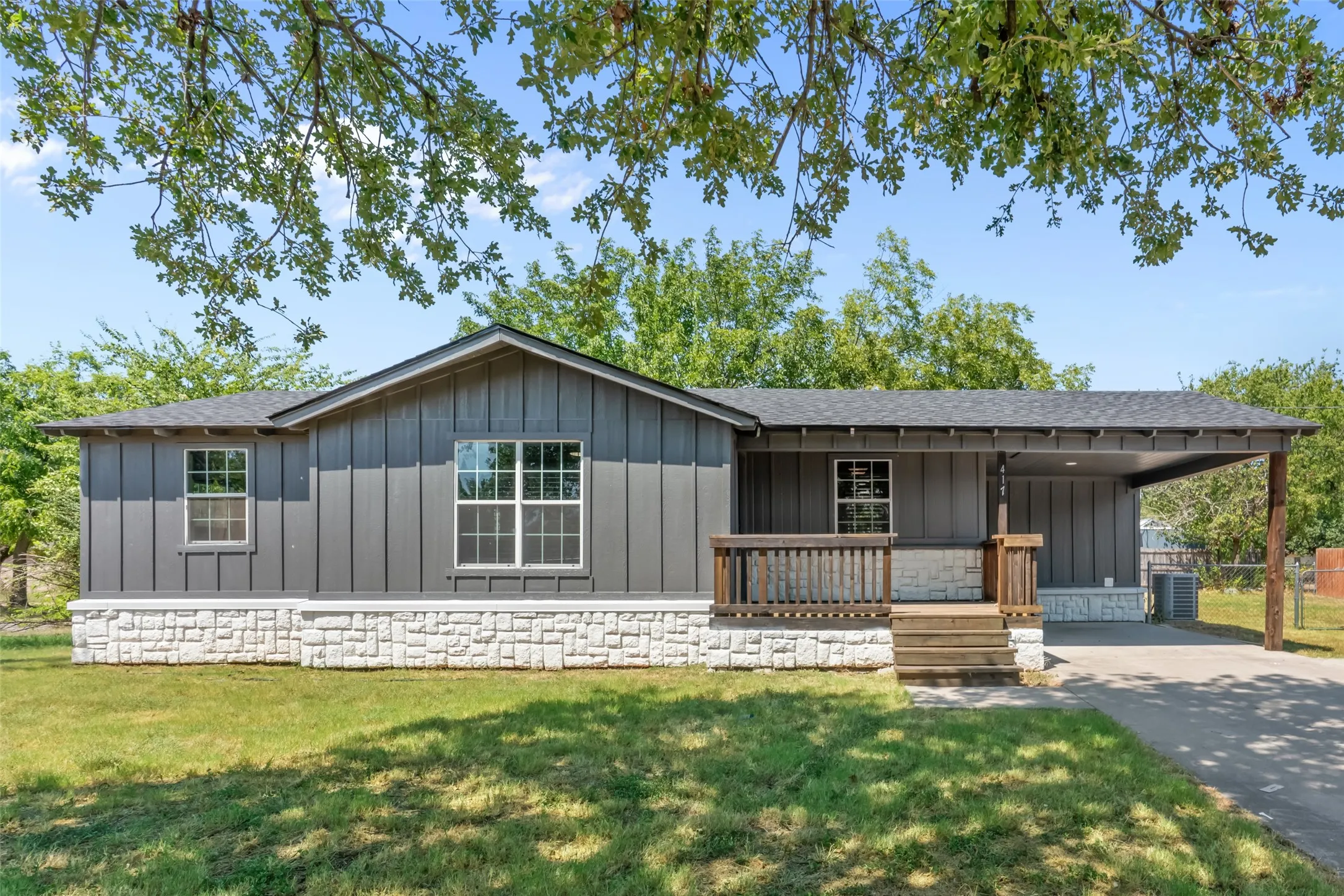 Single Family Residence For Sale in Parker County , 417 N Birch Street, Springtown, Texas 76082, 3 Bedroom, 1 Bathroom, Garage spaces, 996 Sqft, built in 0, mls#21364605, Real Estate Agent in Springtown, Homes For Sale in Parker county, Homes For Sale in Springtown, Realtor in Springtown Texas, Real Estate Brokerage Independent Realty Texas, Luminita Cordes Realtor