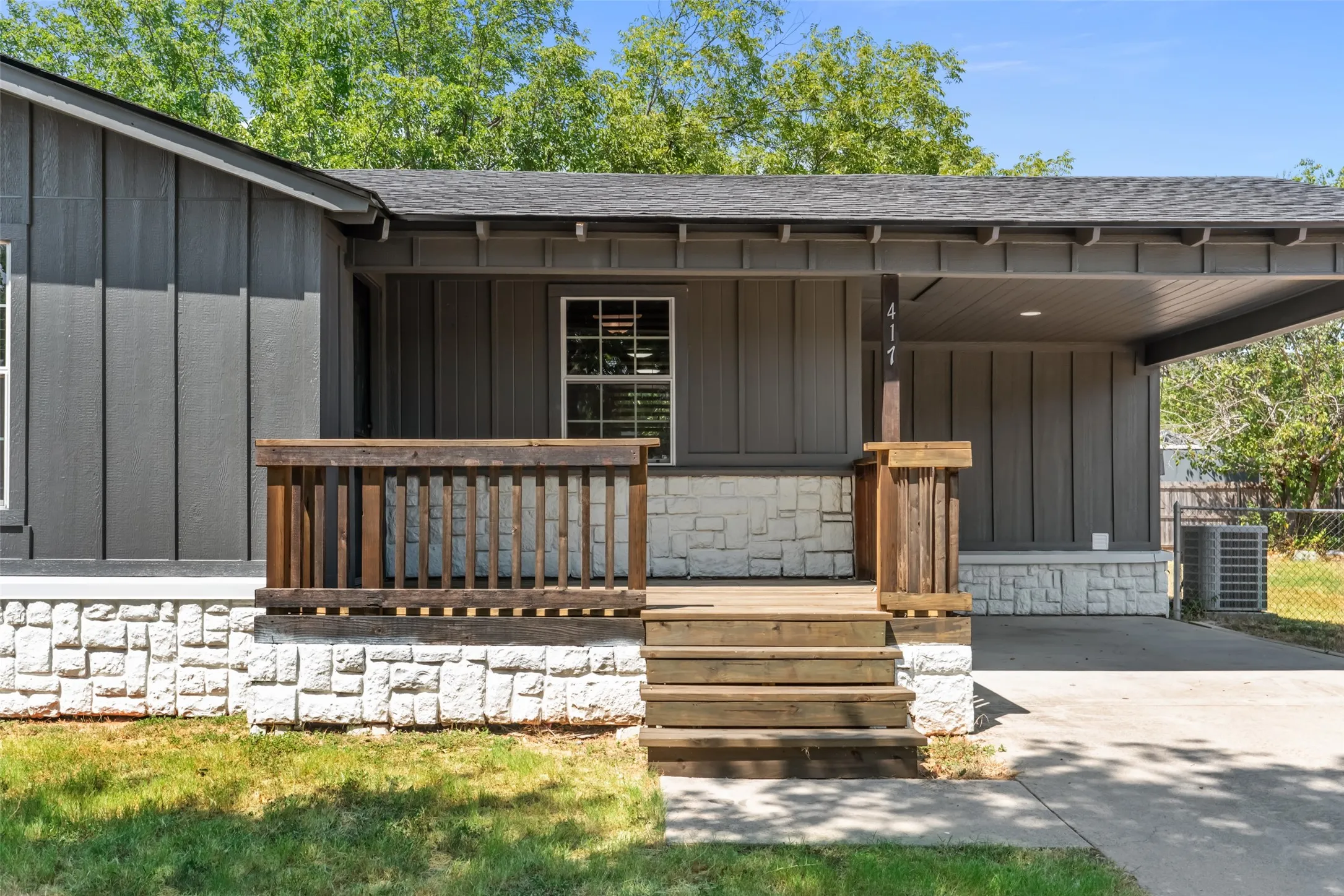 Single Family Residence For Sale in Parker County , 417 N Birch Street, Springtown, Texas 76082, 3 Bedroom, 1 Bathroom, Garage spaces, 996 Sqft, built in 0, mls#21364605, Real Estate Agent in Springtown, Homes For Sale in Parker county, Homes For Sale in Springtown, Realtor in Springtown Texas, Real Estate Brokerage Independent Realty Texas, Luminita Cordes Realtor