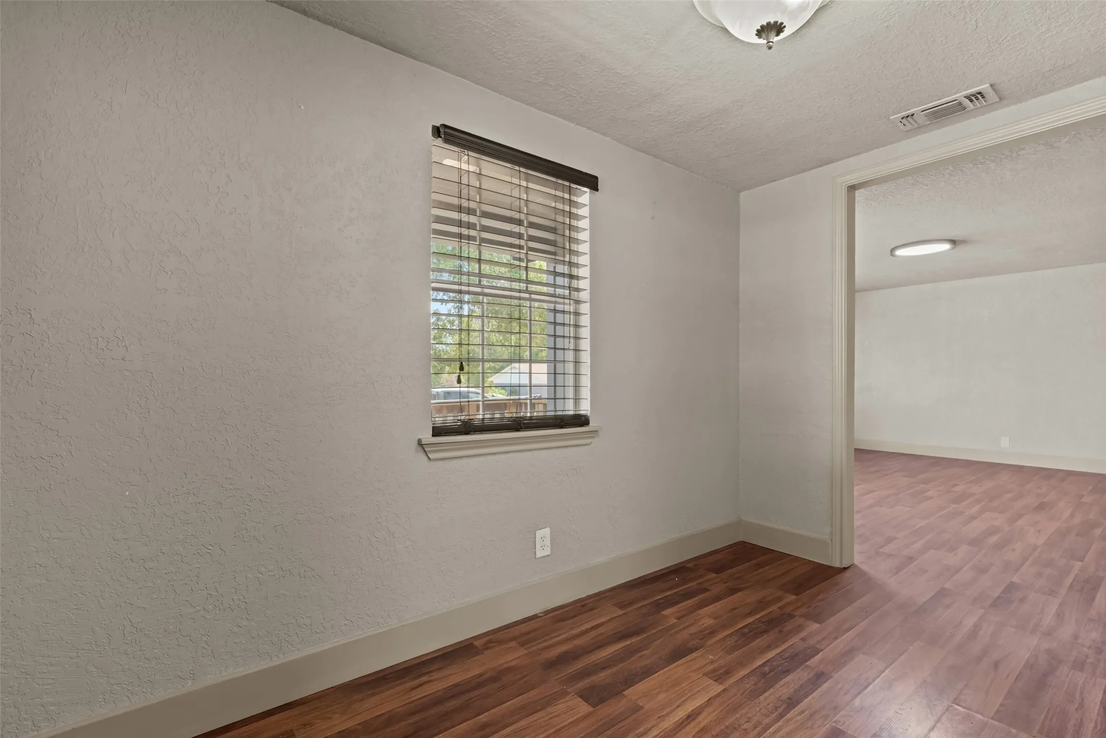 Single Family Residence For Sale in Parker County , 417 N Birch Street, Springtown, Texas 76082, 3 Bedroom, 1 Bathroom, Garage spaces, 996 Sqft, built in 0, mls#21364605, Real Estate Agent in Springtown, Homes For Sale in Parker county, Homes For Sale in Springtown, Realtor in Springtown Texas, Real Estate Brokerage Independent Realty Texas, Luminita Cordes Realtor