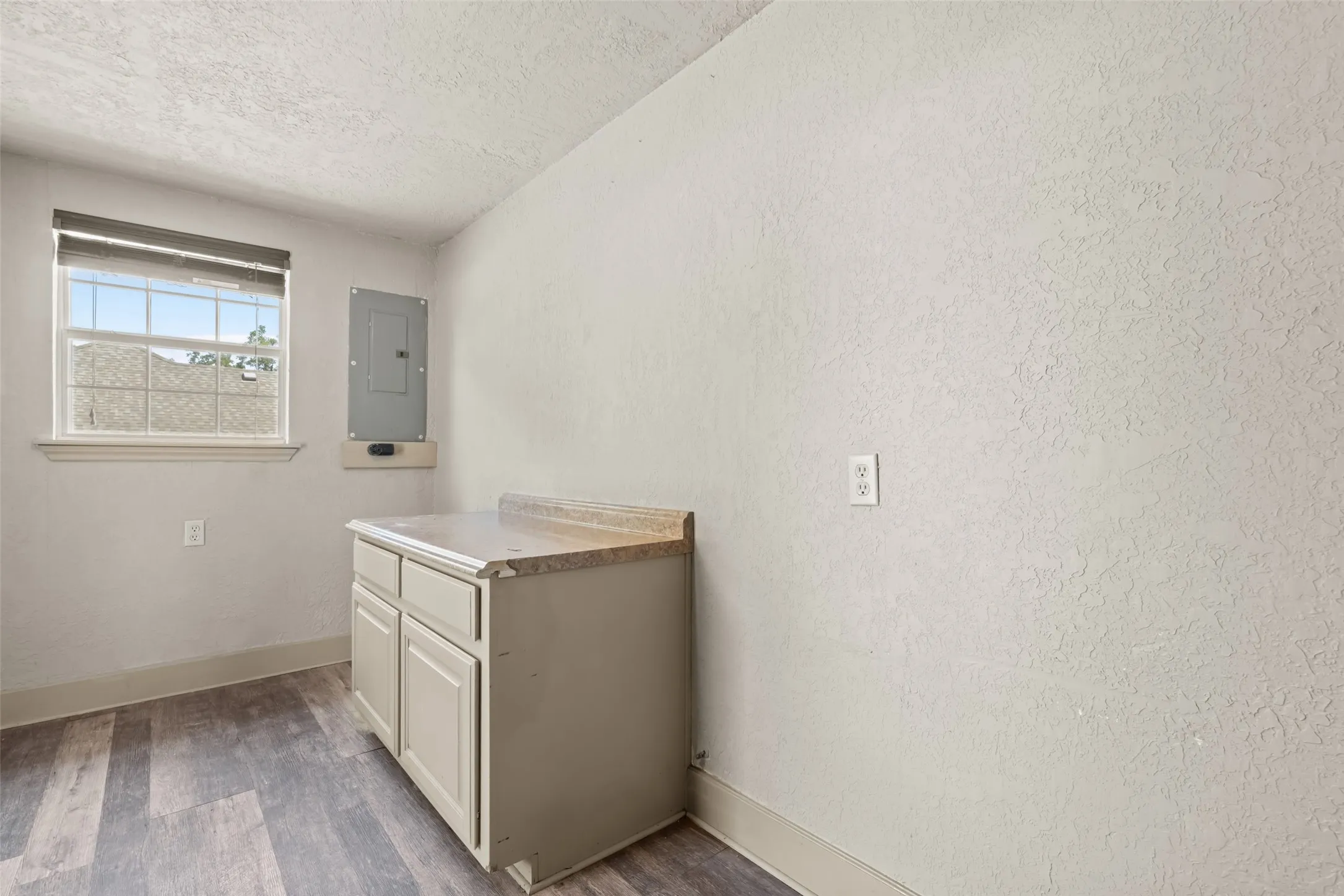 Single Family Residence For Sale in Parker County , 417 N Birch Street, Springtown, Texas 76082, 3 Bedroom, 1 Bathroom, Garage spaces, 996 Sqft, built in 0, mls#21364605, Real Estate Agent in Springtown, Homes For Sale in Parker county, Homes For Sale in Springtown, Realtor in Springtown Texas, Real Estate Brokerage Independent Realty Texas, Luminita Cordes Realtor