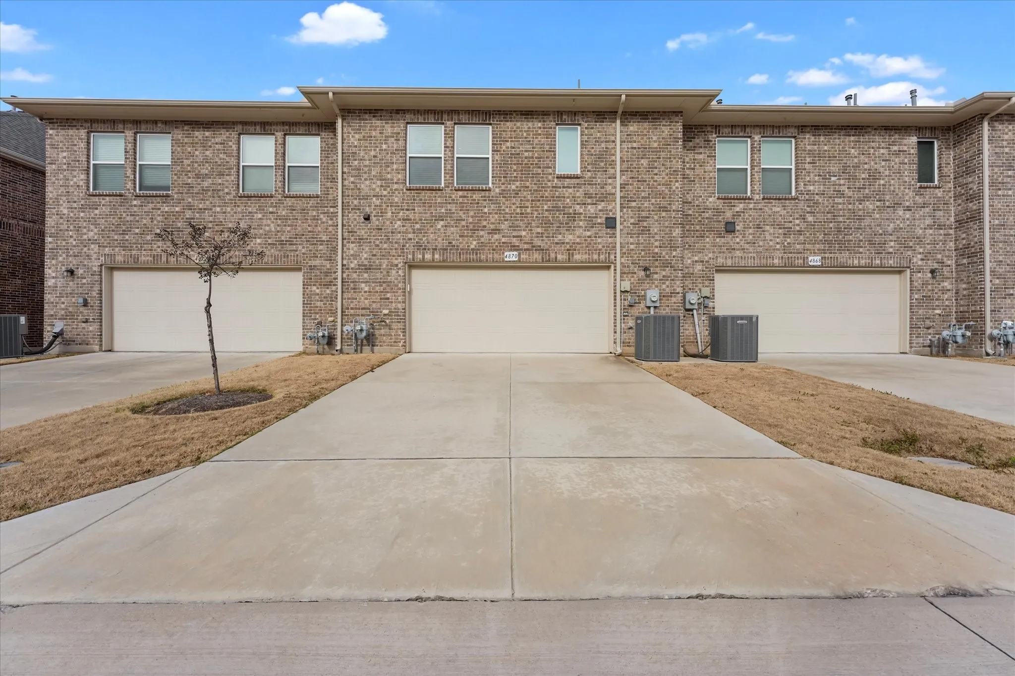 Townhouse For Sale in Collin County , 4870 Woodruff Way, Fairview, Texas 75069, 2 Bedroom, 3 Bathroom, 2 Garage spaces, 1,840 Sqft, built in 2019, mls#21366911, Real Estate Agent in Fairview, Homes For Sale in Collin county, Homes For Sale in Fairview, Realtor in Fairview Texas, Real Estate Brokerage Independent Realty Texas, Luminita Cordes Realtor