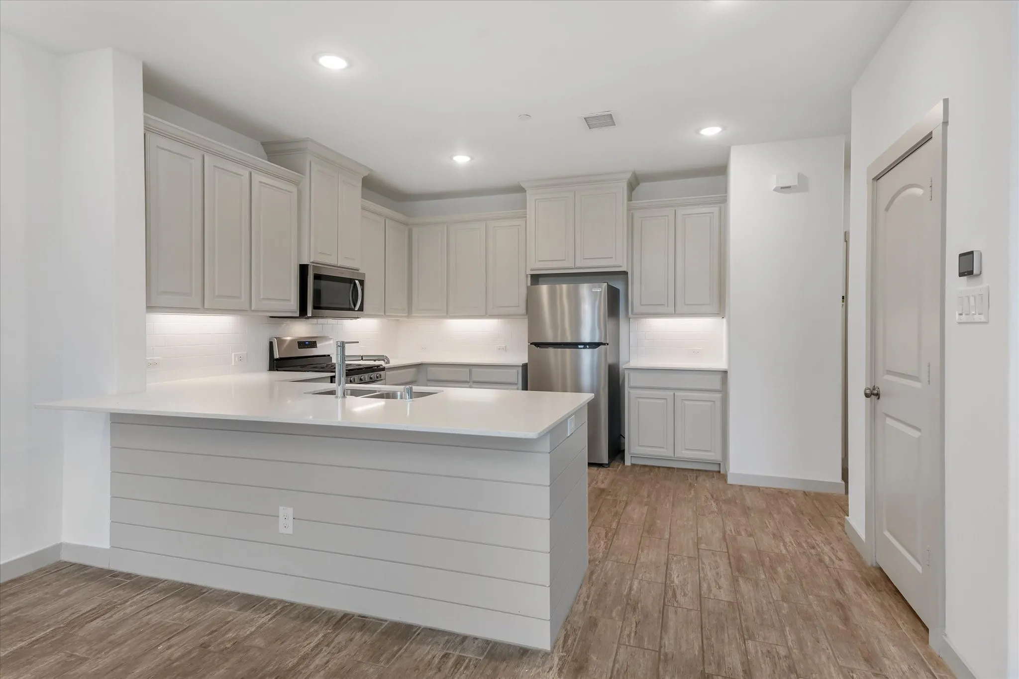 Townhouse For Rent in Collin County , 4870 Woodruff Way, Fairview, Texas 75069, 2 Bedroom, 3 Bathroom, 2 Garage spaces, 1,840 Sqft, built in 2019, mls#21366914, Real Estate Agent in Fairview, Homes For Rent in Collin county, Homes For Rent in Fairview, Realtor in Fairview Texas, Real Estate Brokerage Independent Realty Texas, Luminita Cordes Realtor