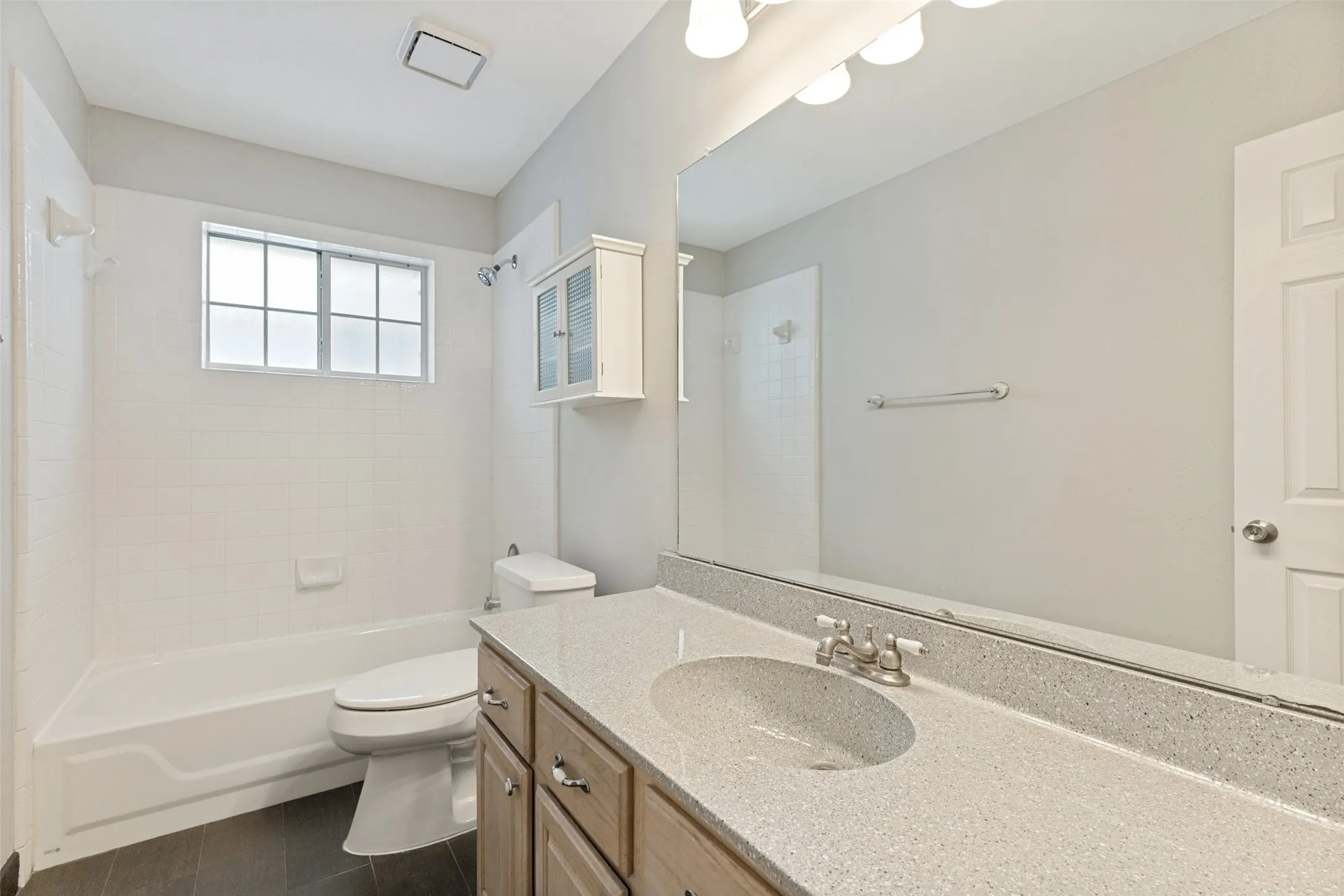 Single Family Residence For Sale in Tarrant County , 7659 Crosstimbers Lane, North Richland Hills, Texas 76182, 3 Bedroom, 2 Bathroom, 2 Garage spaces, 1,744 Sqft, built in 1992, mls#21365283, Real Estate Agent in North Richland Hills, Homes For Sale in Tarrant county, Homes For Sale in North Richland Hills, Realtor in North Richland Hills Texas, Real Estate Brokerage Independent Realty Texas, Luminita Cordes Realtor