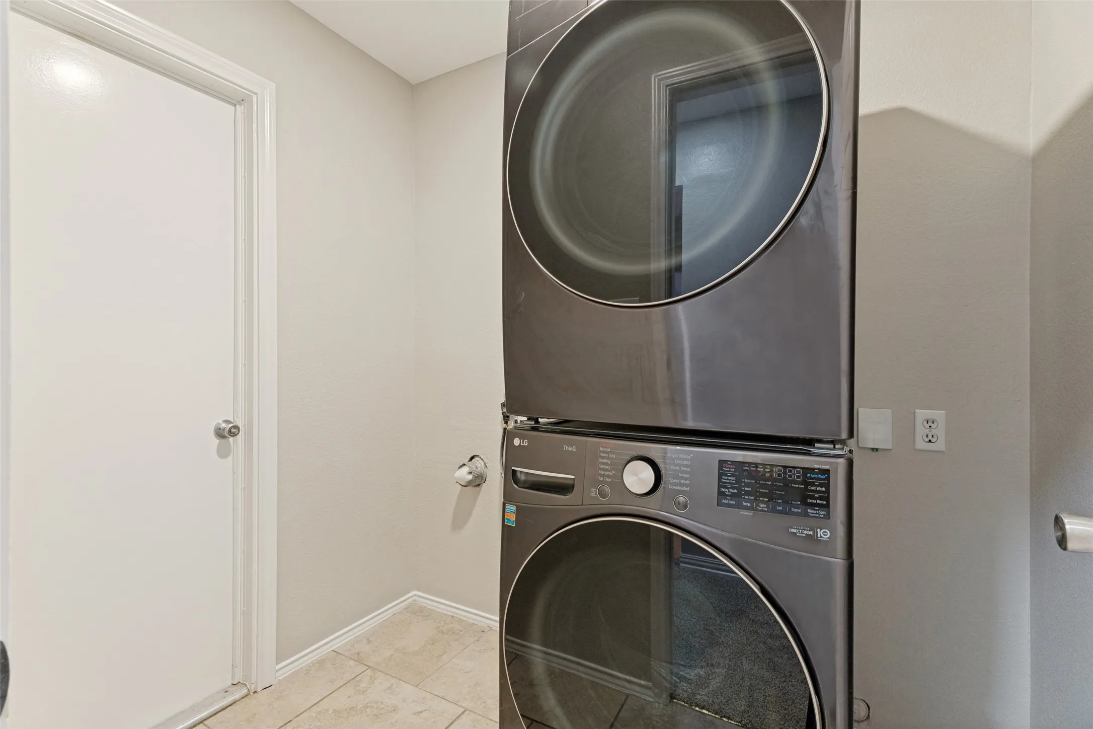 Single Family Residence For Sale in Tarrant County , 7659 Crosstimbers Lane, North Richland Hills, Texas 76182, 3 Bedroom, 2 Bathroom, 2 Garage spaces, 1,744 Sqft, built in 1992, mls#21365283, Real Estate Agent in North Richland Hills, Homes For Sale in Tarrant county, Homes For Sale in North Richland Hills, Realtor in North Richland Hills Texas, Real Estate Brokerage Independent Realty Texas, Luminita Cordes Realtor