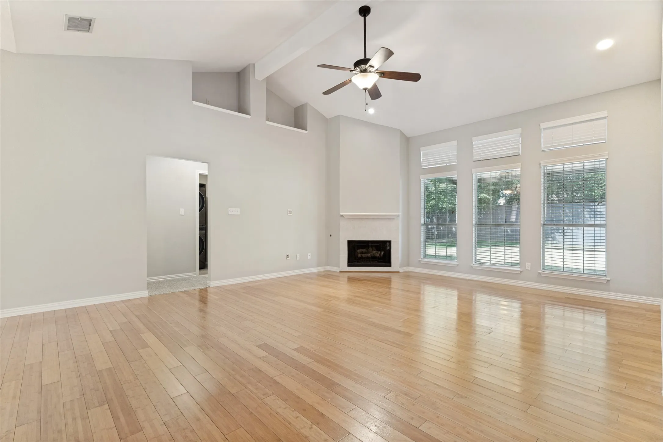 Single Family Residence For Sale in Tarrant County , 7659 Crosstimbers Lane, North Richland Hills, Texas 76182, 3 Bedroom, 2 Bathroom, 2 Garage spaces, 1,744 Sqft, built in 1992, mls#21365283, Real Estate Agent in North Richland Hills, Homes For Sale in Tarrant county, Homes For Sale in North Richland Hills, Realtor in North Richland Hills Texas, Real Estate Brokerage Independent Realty Texas, Luminita Cordes Realtor