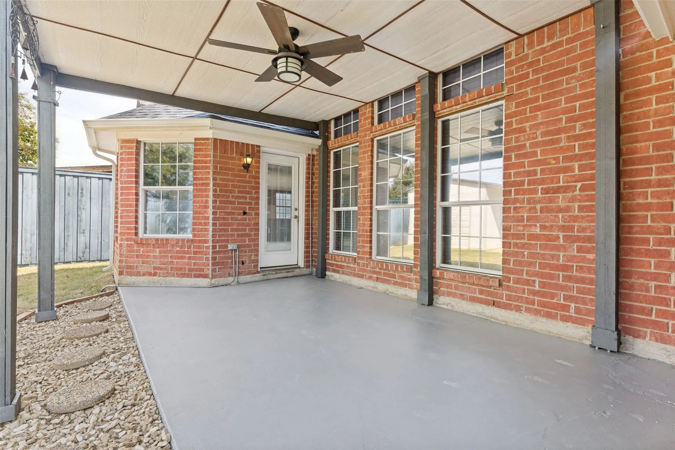 Single Family Residence For Sale in Tarrant County , 7659 Crosstimbers Lane, North Richland Hills, Texas 76182, 3 Bedroom, 2 Bathroom, 2 Garage spaces, 1,744 Sqft, built in 1992, mls#21365283, Real Estate Agent in North Richland Hills, Homes For Sale in Tarrant county, Homes For Sale in North Richland Hills, Realtor in North Richland Hills Texas, Real Estate Brokerage Independent Realty Texas, Luminita Cordes Realtor