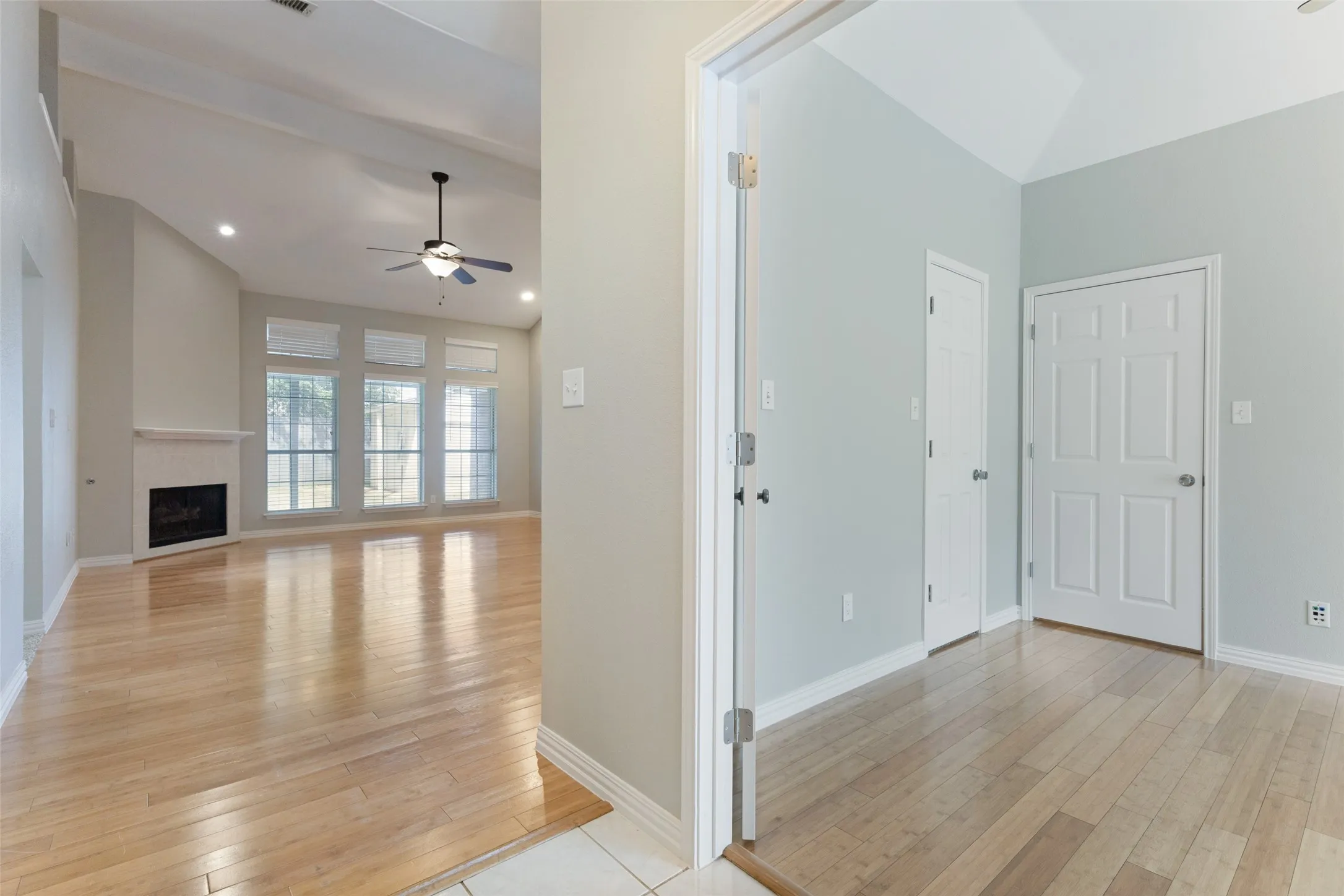 Single Family Residence For Sale in Tarrant County , 7659 Crosstimbers Lane, North Richland Hills, Texas 76182, 3 Bedroom, 2 Bathroom, 2 Garage spaces, 1,744 Sqft, built in 1992, mls#21365283, Real Estate Agent in North Richland Hills, Homes For Sale in Tarrant county, Homes For Sale in North Richland Hills, Realtor in North Richland Hills Texas, Real Estate Brokerage Independent Realty Texas, Luminita Cordes Realtor
