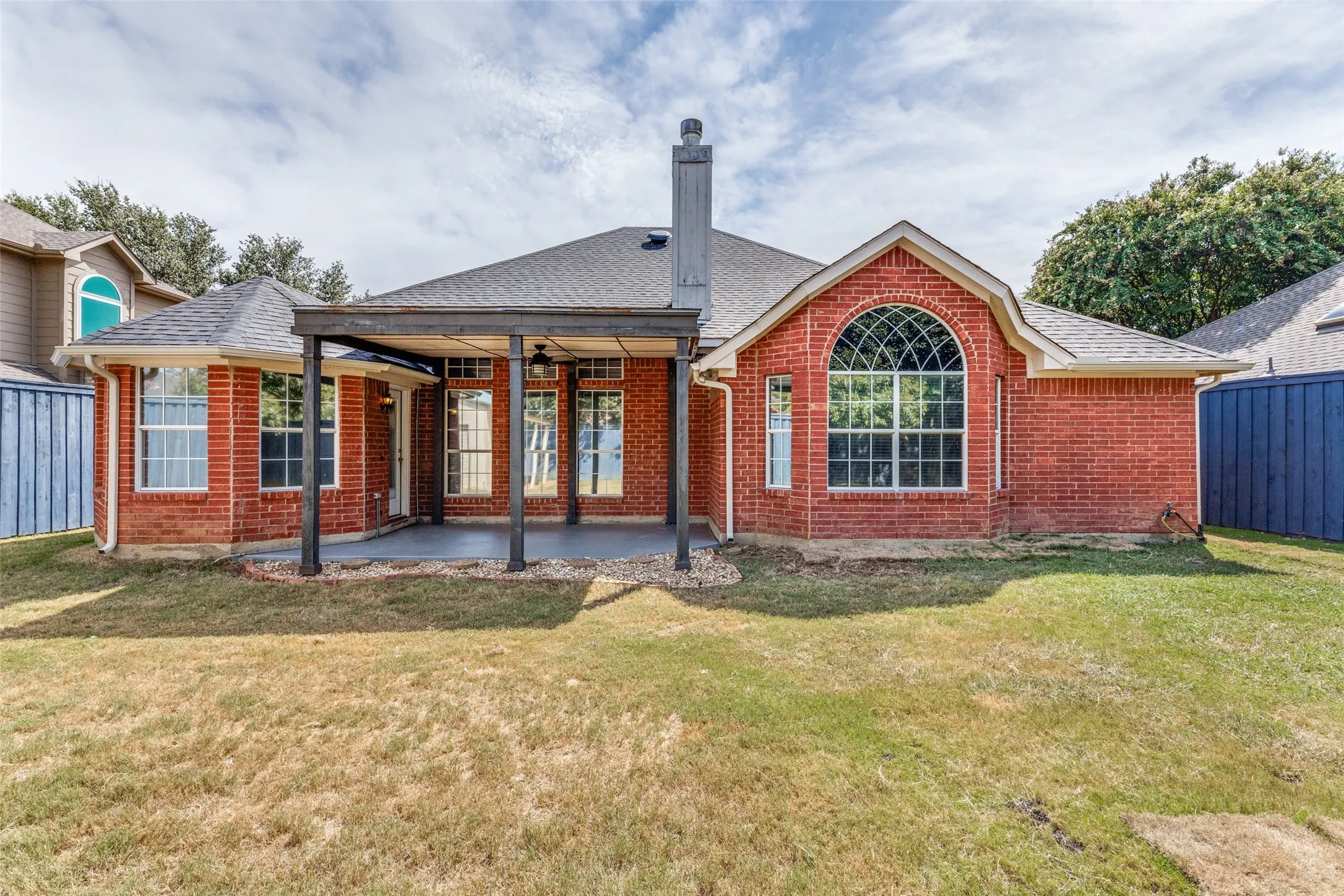 Single Family Residence For Sale in Tarrant County , 7659 Crosstimbers Lane, North Richland Hills, Texas 76182, 3 Bedroom, 2 Bathroom, 2 Garage spaces, 1,744 Sqft, built in 1992, mls#21365283, Real Estate Agent in North Richland Hills, Homes For Sale in Tarrant county, Homes For Sale in North Richland Hills, Realtor in North Richland Hills Texas, Real Estate Brokerage Independent Realty Texas, Luminita Cordes Realtor